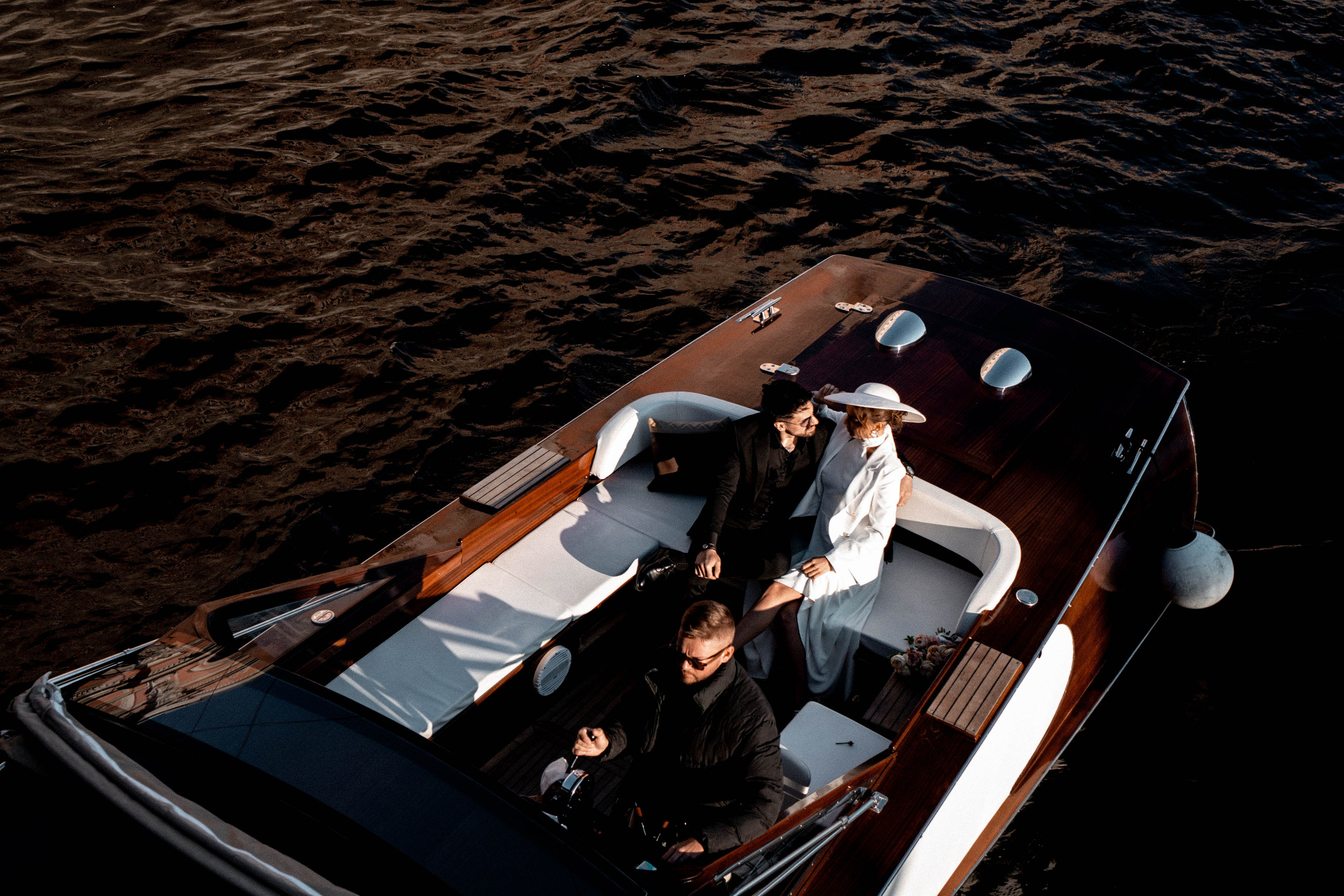 СВАДЕНБНАЯ СЬЕМКА НА КАТЕРЕ ПО КАНАЛАМ САНКТ-ПЕТЕРБУРГА И В АКВАТОРИИ НЕВЫ. Профессиональный фотограф, Санкт-Петербург — Виктория Богомолова