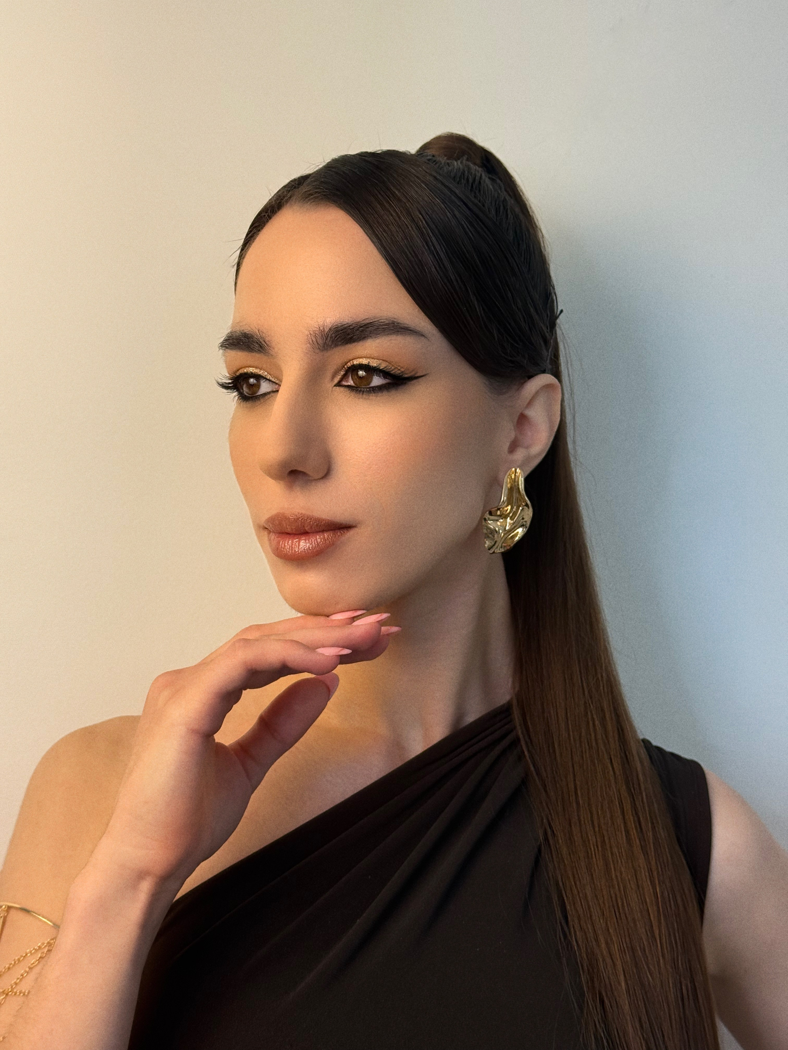 Образы. Студия визажистов, стилистов по прическам, бровистов и мастеров по ресницам