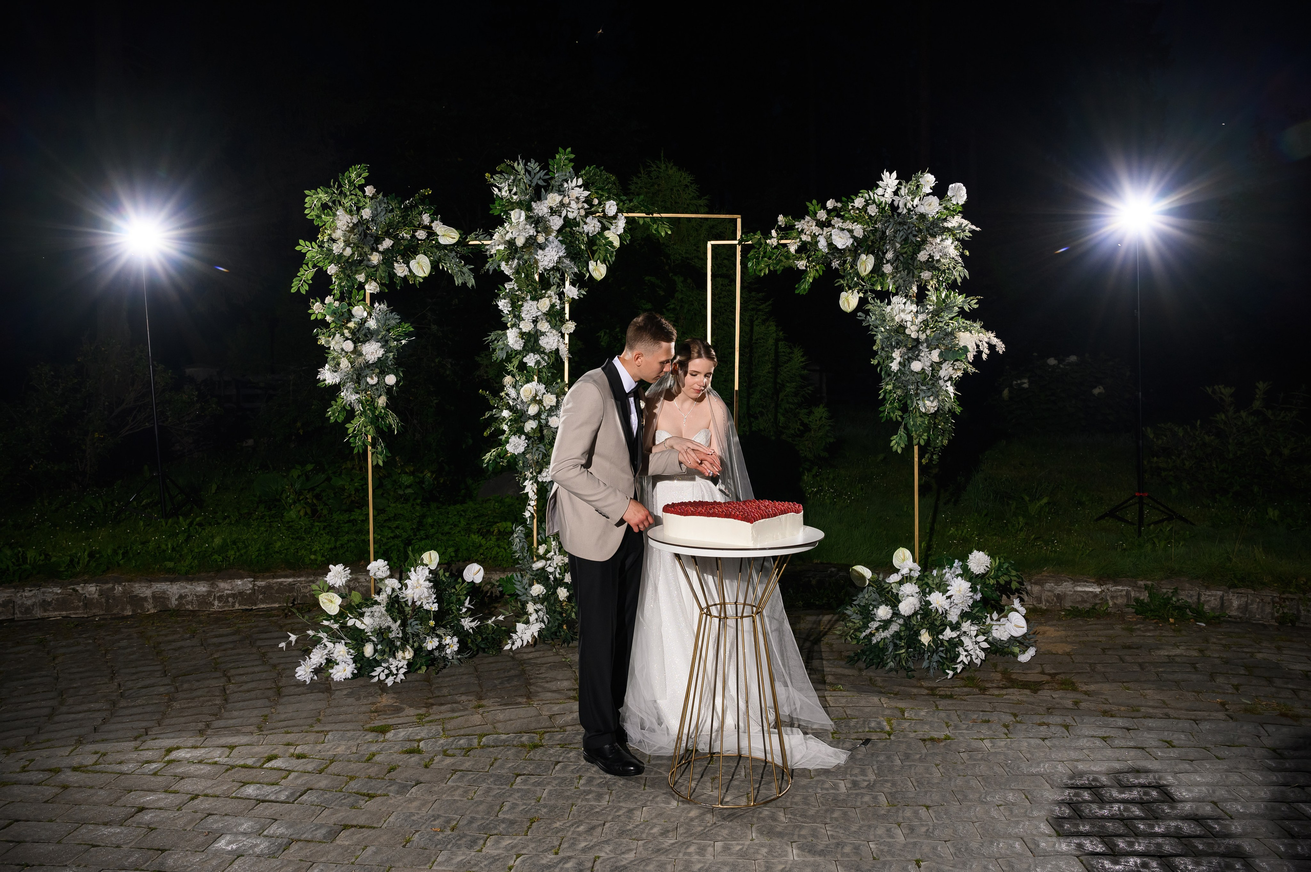 Свадебная фотосессия Банкетный зал Замок Монсоро. Свадебный фотограф Москва Юрий Кульман