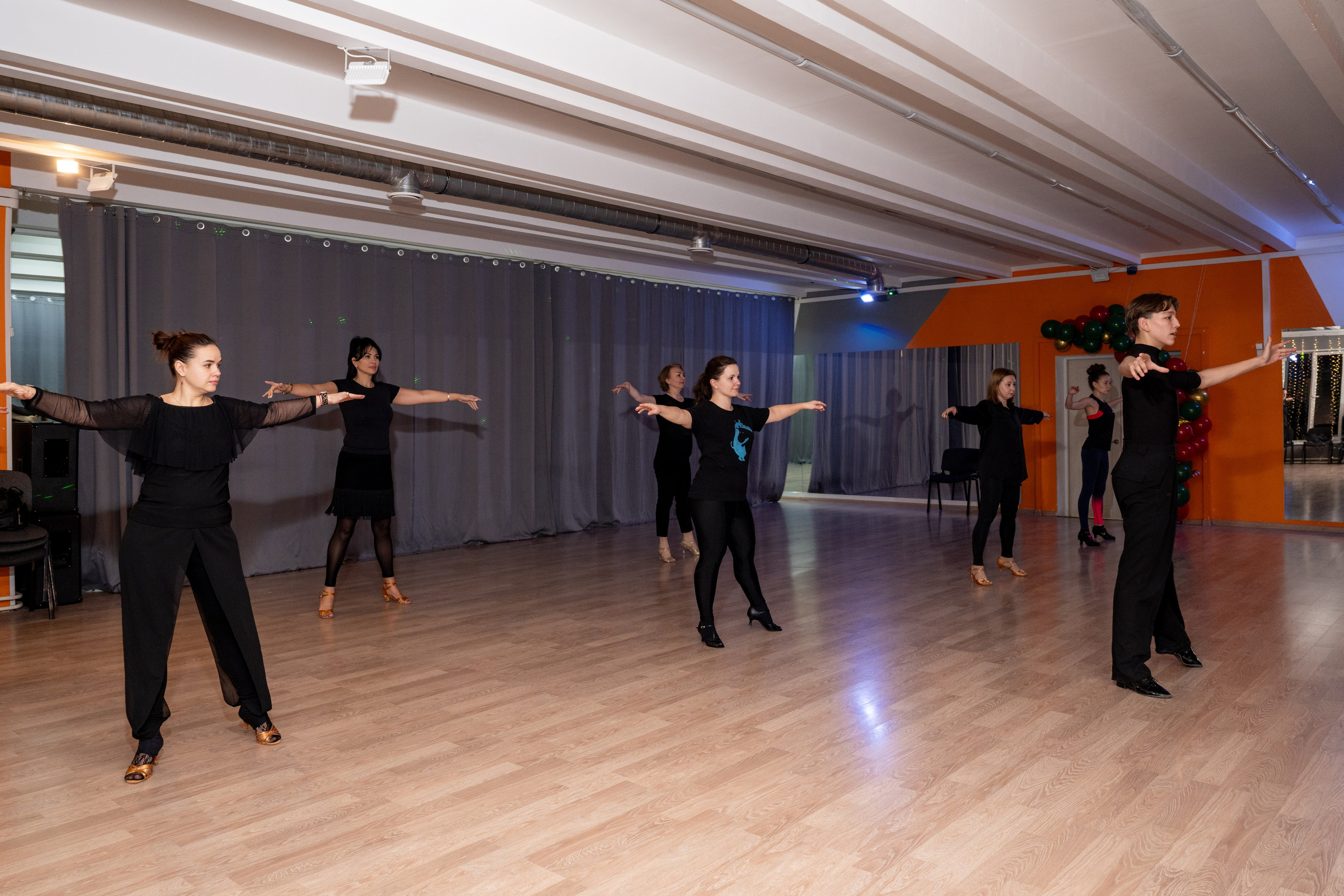 Взрослая группа латины. КонТакт — спортивные бальные танцы в Москве