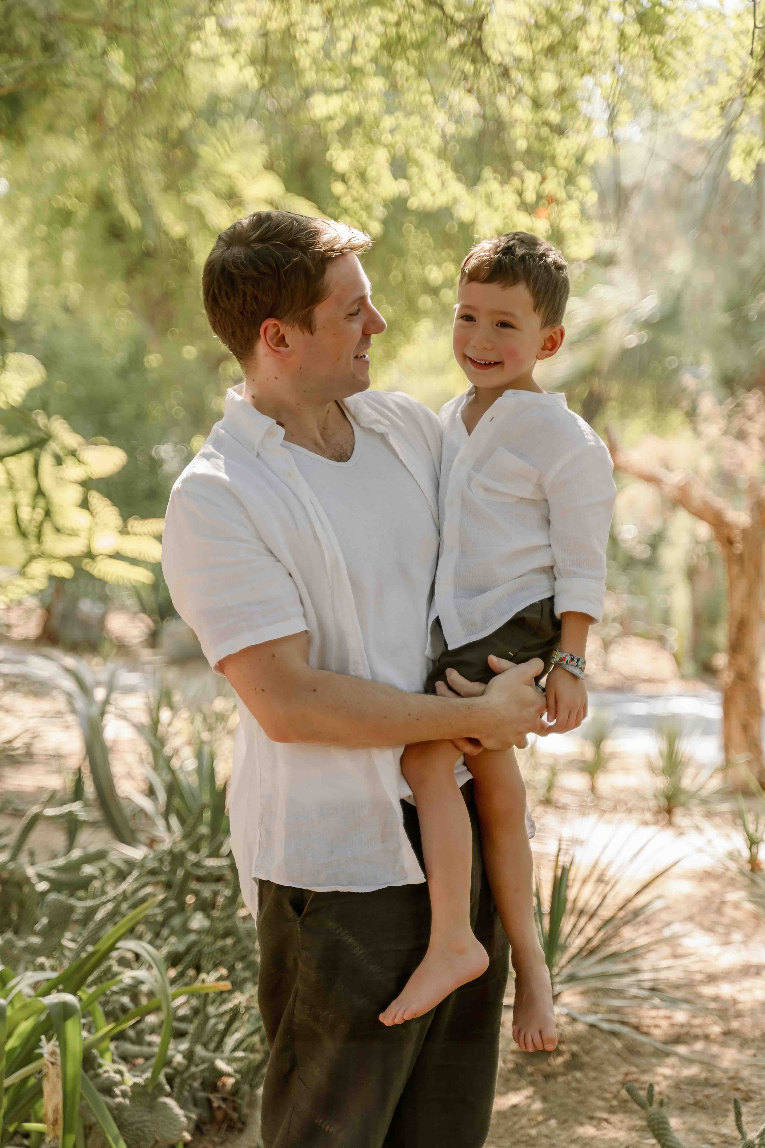 Семейная фотосессия в парке в коричневых тонах. Фотограф и видеограф в Москве и Абу Даби Мария Кулагина