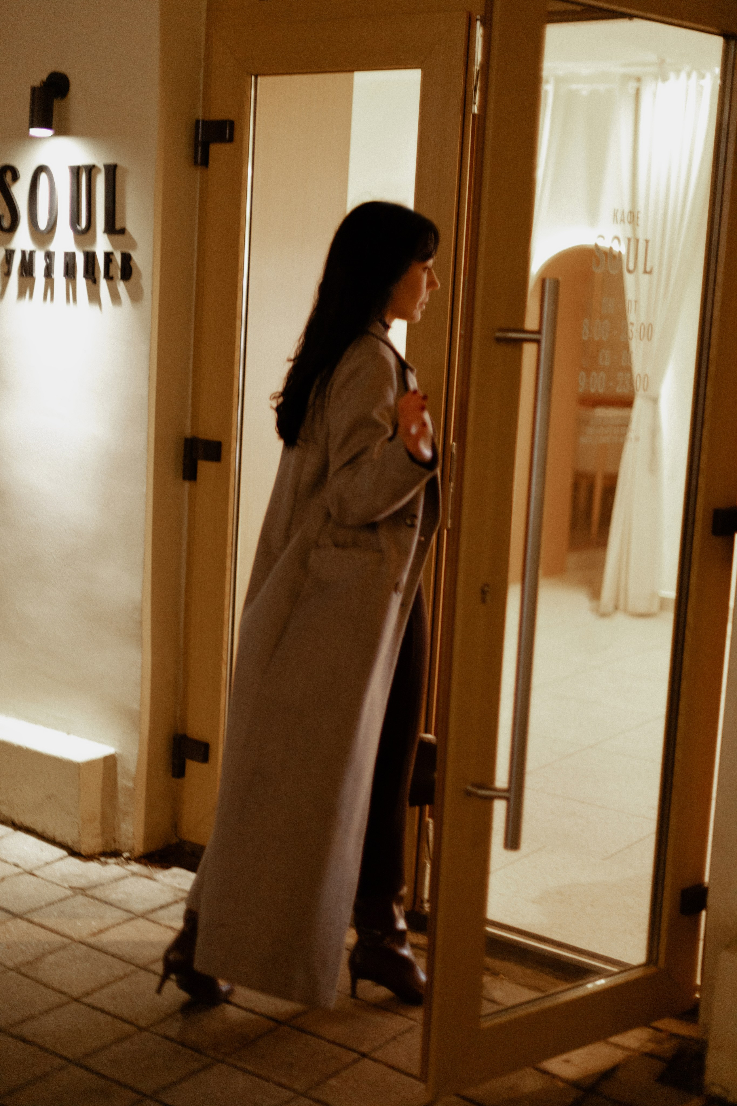 Светлана. Прогулка по ночному городу. Фотограф Мария Щеголькова. Чувственный женский портрет