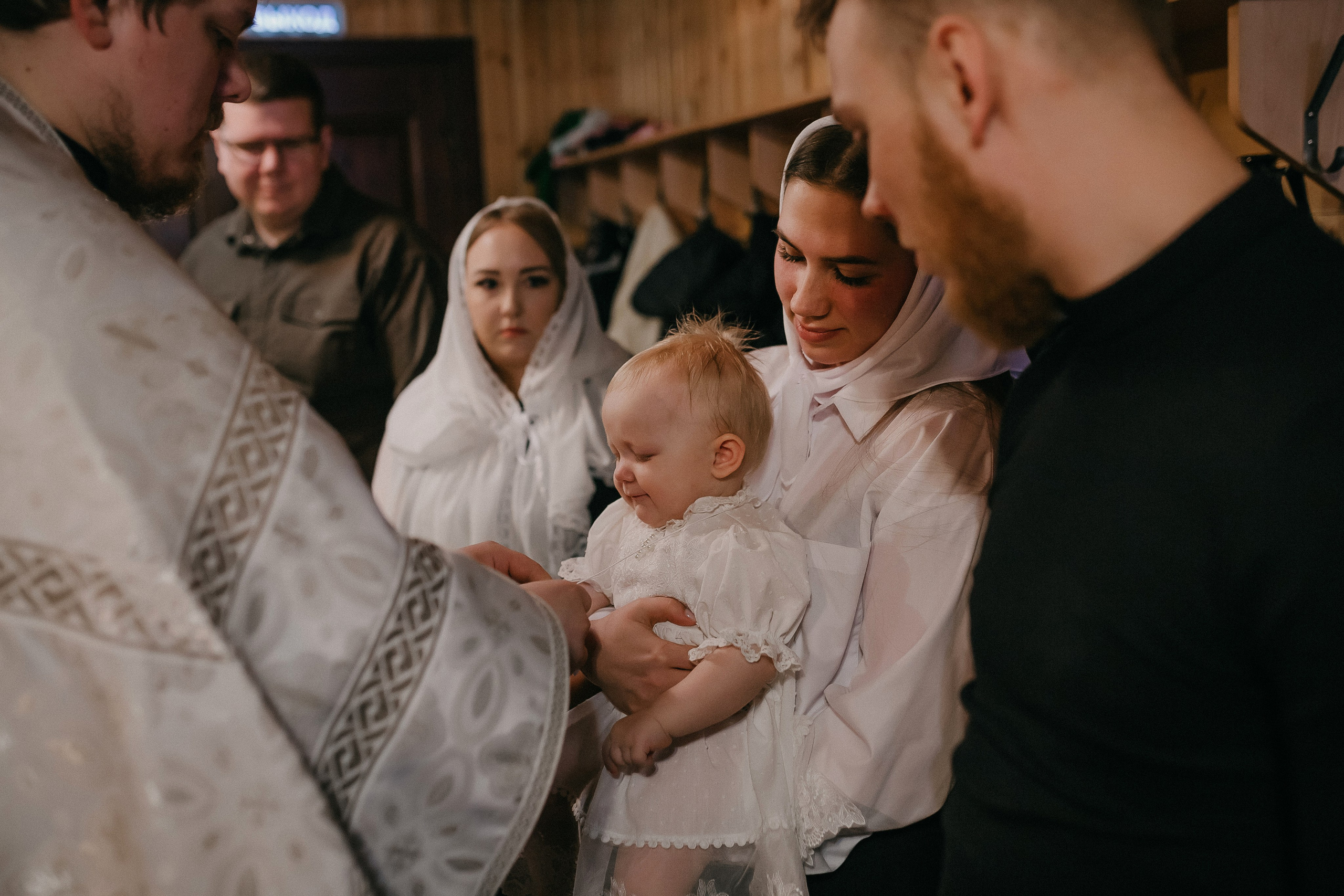 Крещение Виктории. Храм Симеона Верхотурского п.Барсово. Семейный фотограф в Сургуте