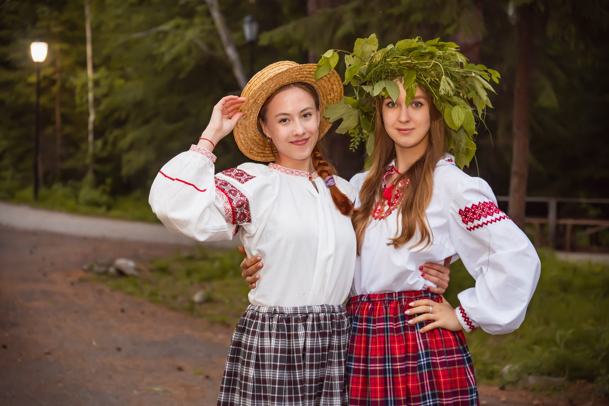 Белорусское Купалье. Занимаюсь профессиональной фотографией и живу рядом с Байкалом. Работаю в разных жанрах
