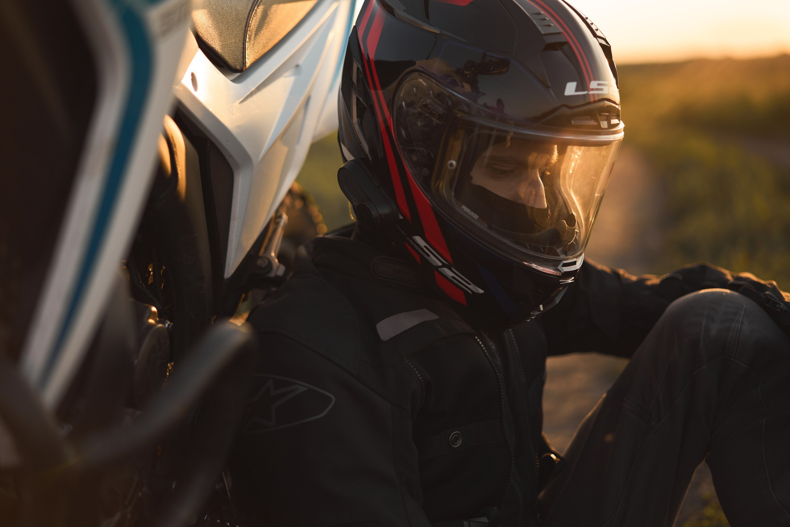 Фотосессия с мотоциклом на закате в поле. Фотограф Екатеринбург Кокшарова Александра