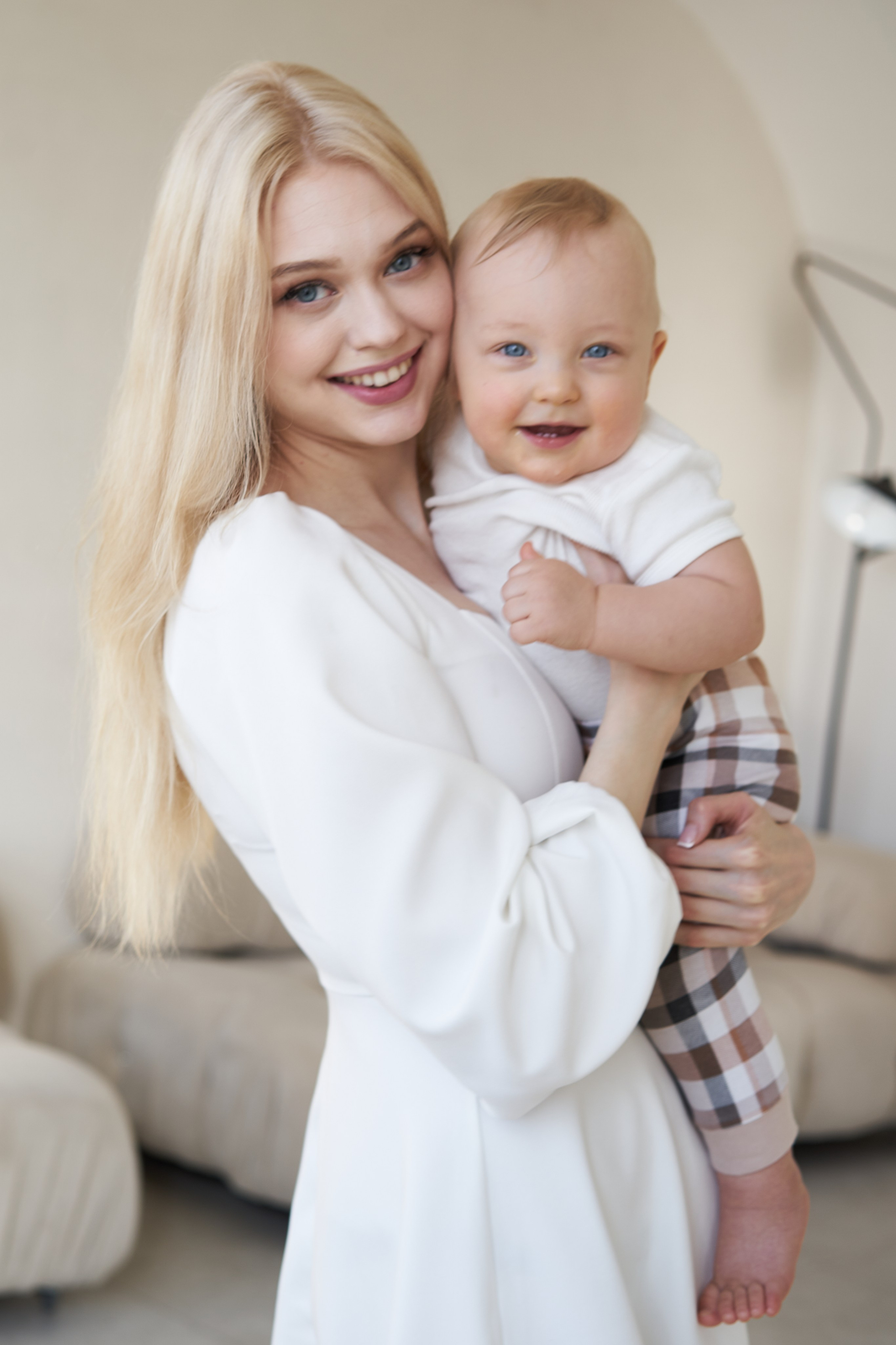 Семейная фотосессия в студии. Фотограф Екатеринбург Кокшарова Александра