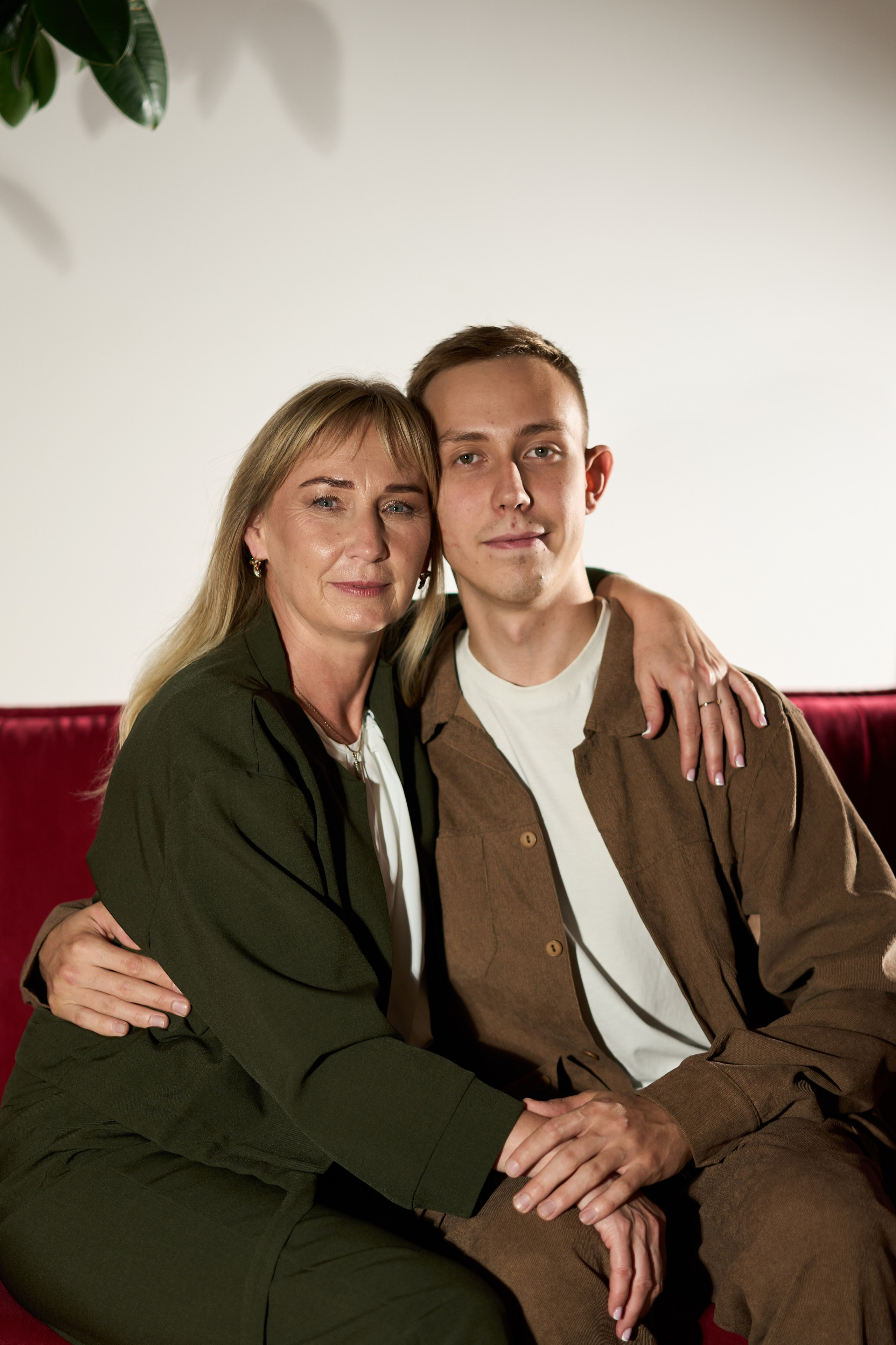 Портретная съемка большой семьи с искусственным светом в студии. Фотограф Екатеринбург Кокшарова Александра