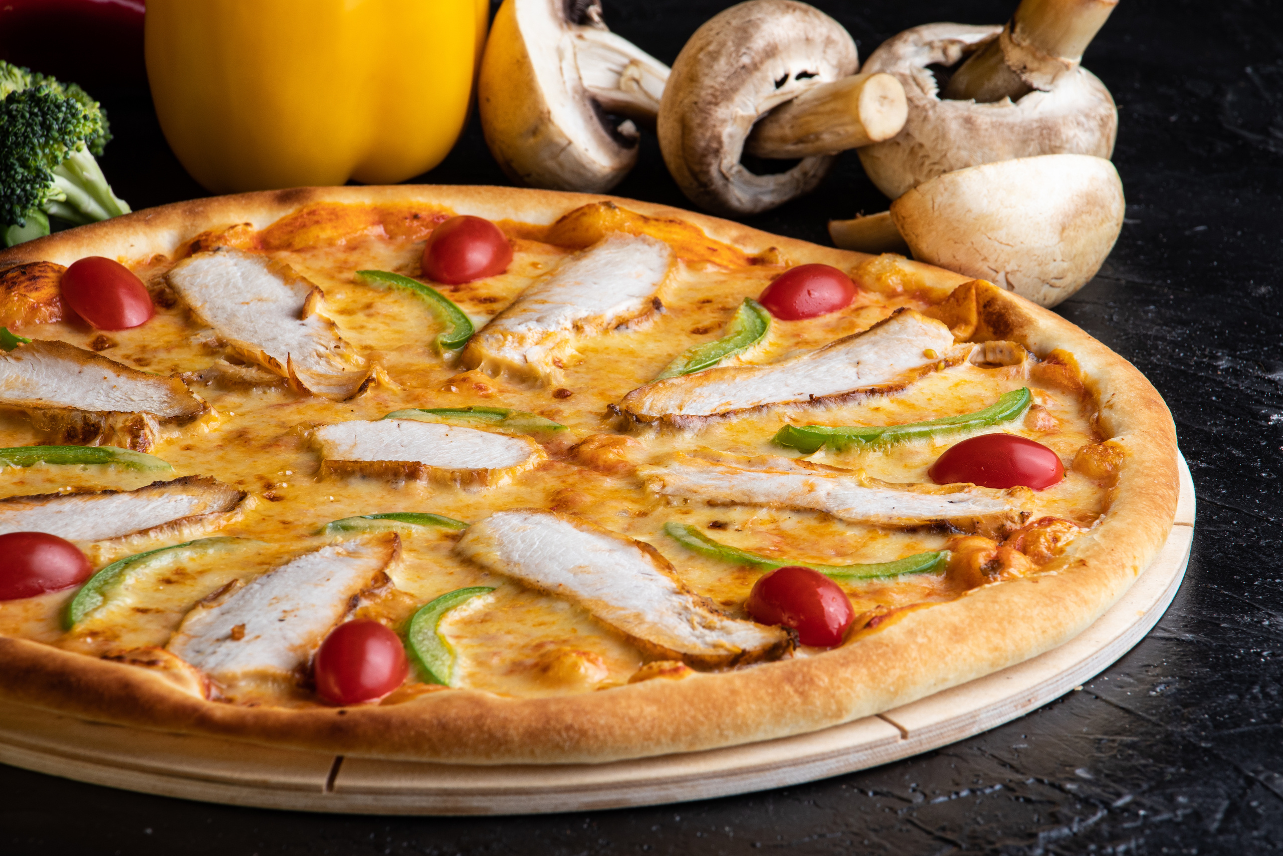 Рекламная фотосъёмка для PIZZA WOOPS. Профессиональный фотограф в Астане