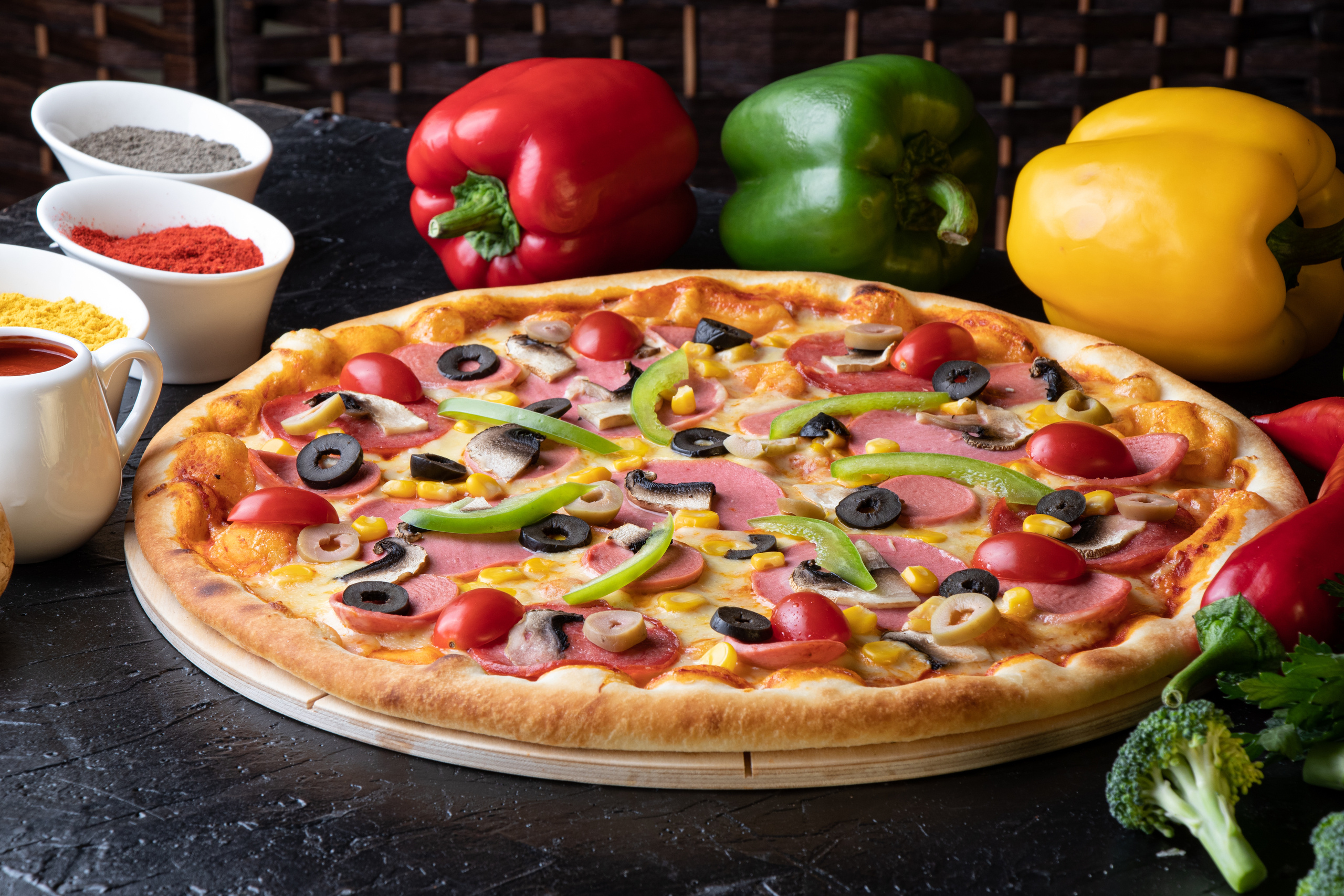 Рекламная фотосъёмка для PIZZA WOOPS. Профессиональный фотограф в Астане