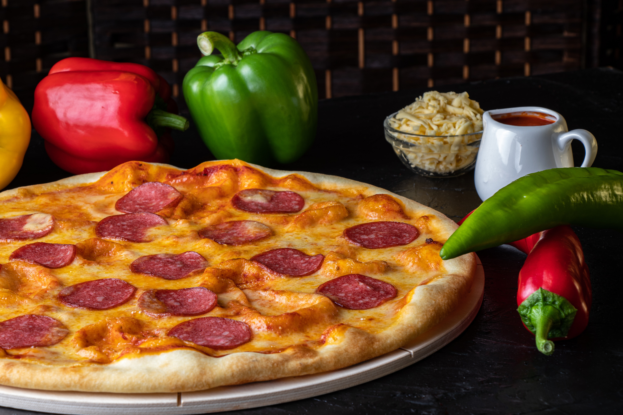 Рекламная фотосъёмка для PIZZA WOOPS. Профессиональный фотограф в Астане