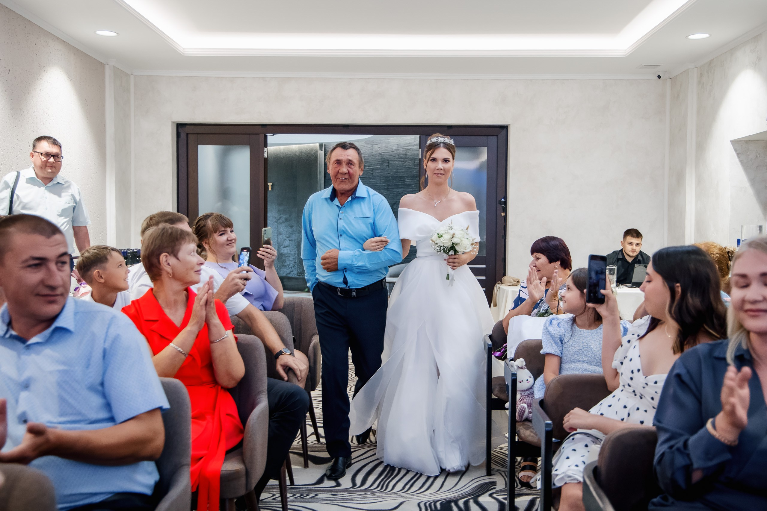 Евгений и Юлия. Совместные сборы. Интурист. Выездная. Фото с Китами. Свадебный фотограф в Хабаровске