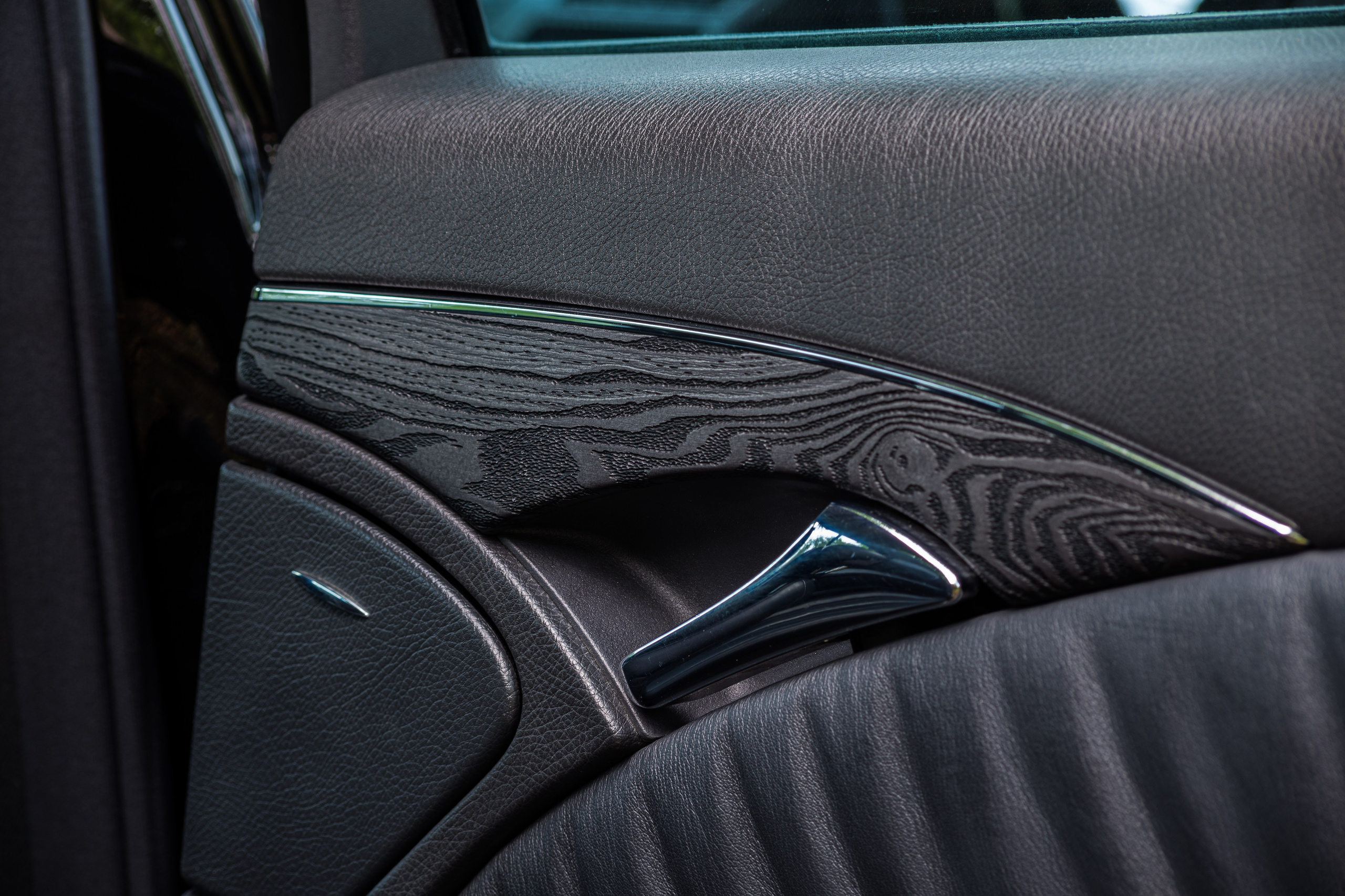 Фотосъемка автомобиля Mercedes для Evil Painter. Интерьерный фотограф и ретушер в Красноярске Денис Антропов