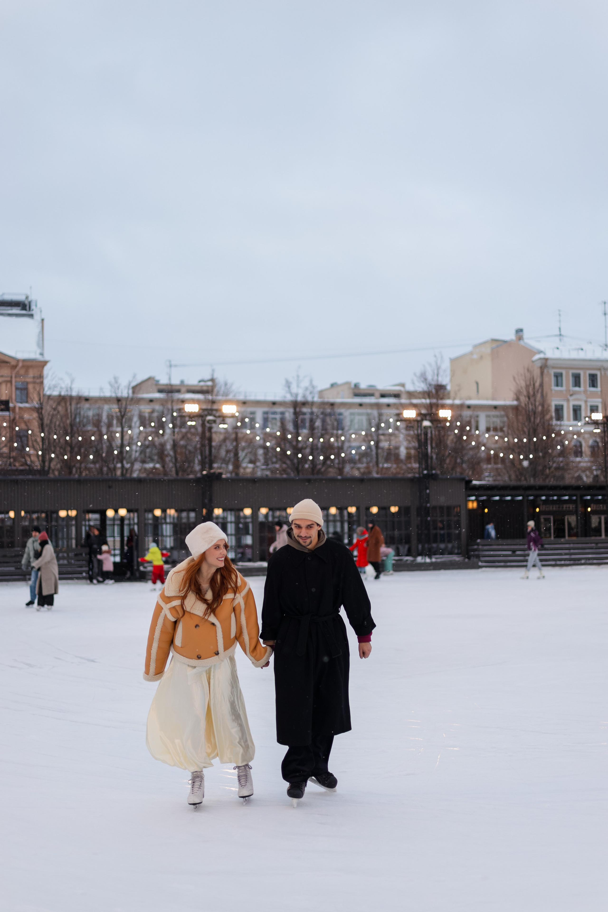 Лавстори Леси и Никиты на катке. Свадебный фотограф Беларусь Ольга Козыренко