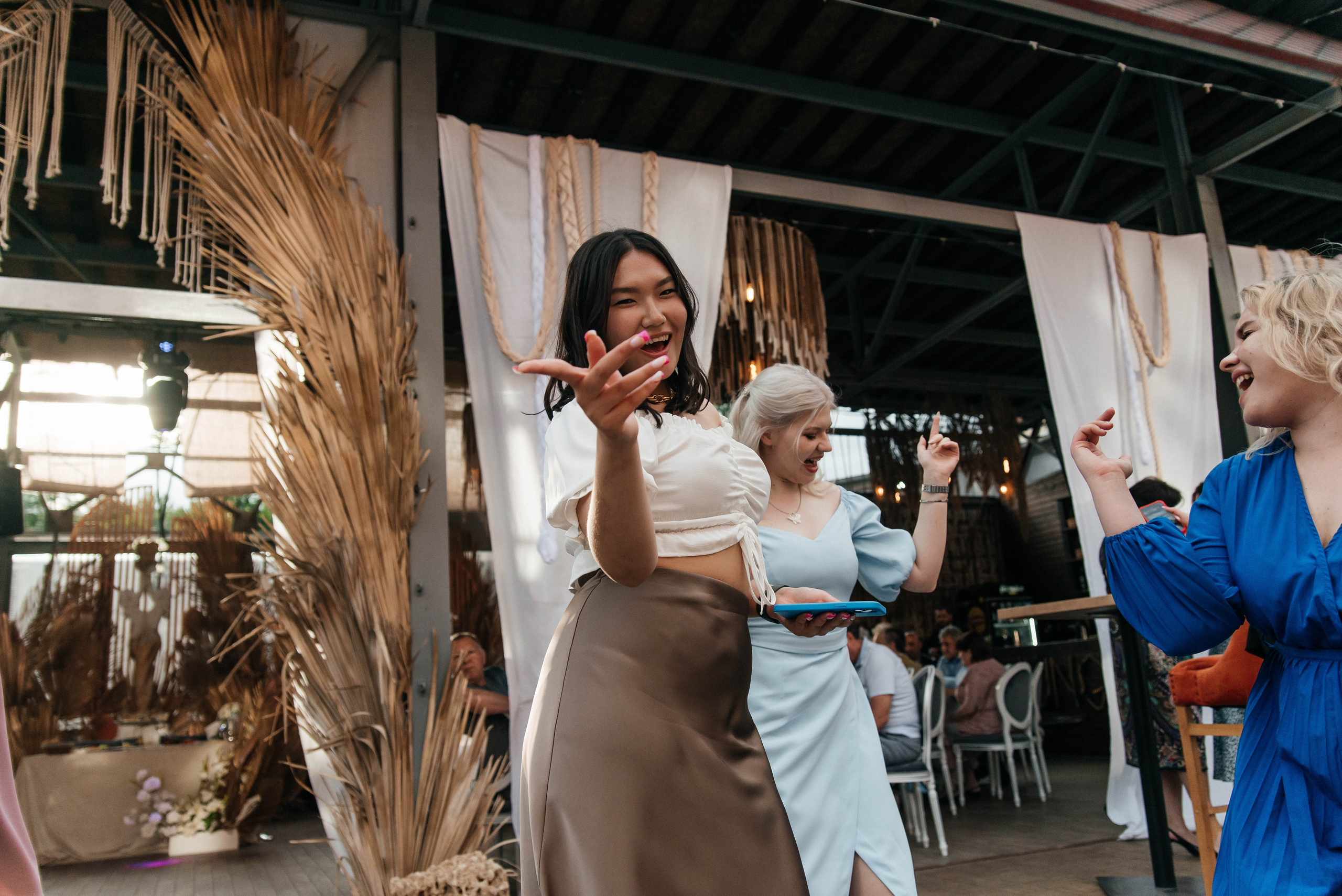 Вадим и София короткая версия свадебного дня. Меня зовут Александр Литвинчук и я свадебный фотограф в Саратове