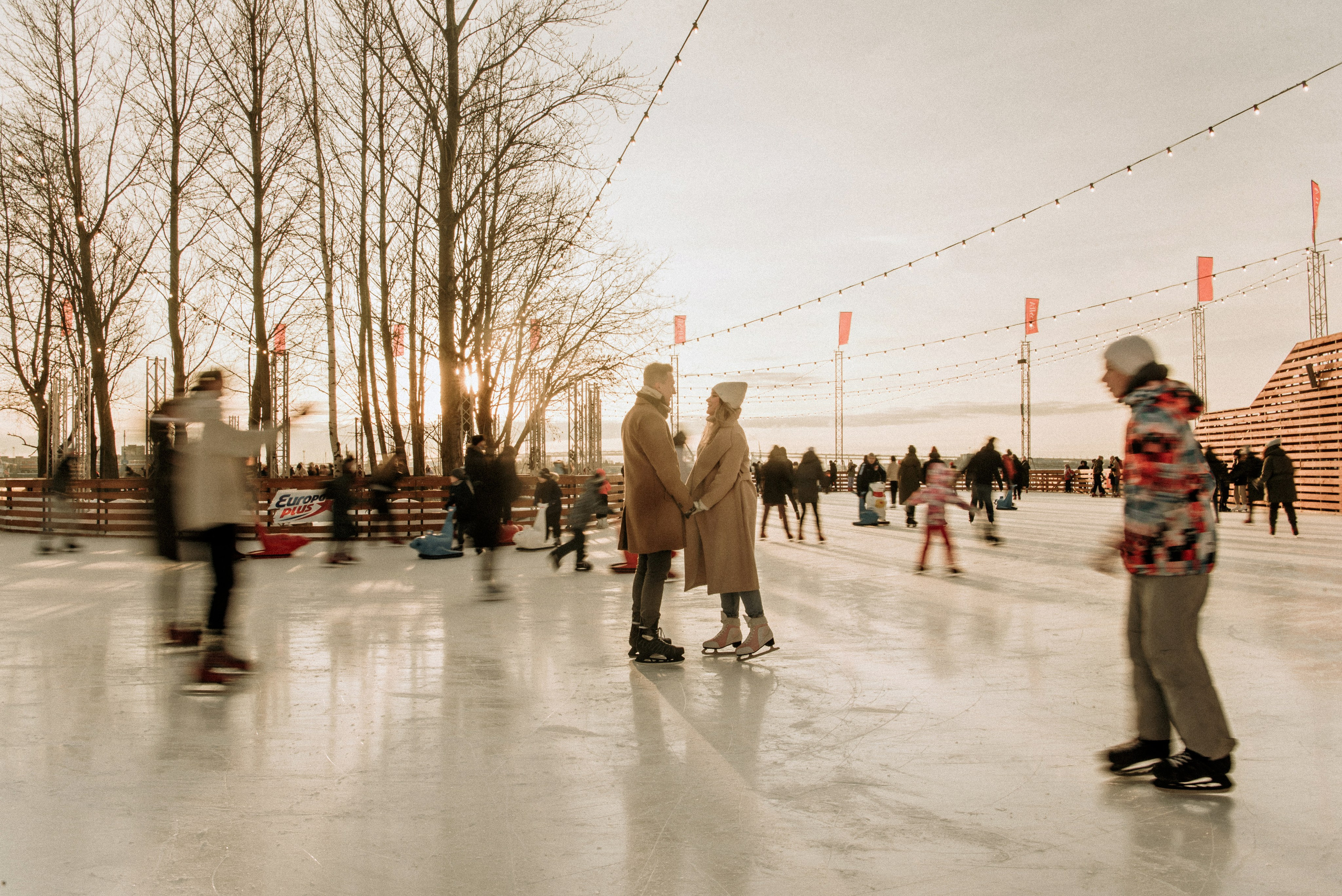Лиза и Антон. Каток. Свадебный фотограф в Санкт-Петербурге София Шубик