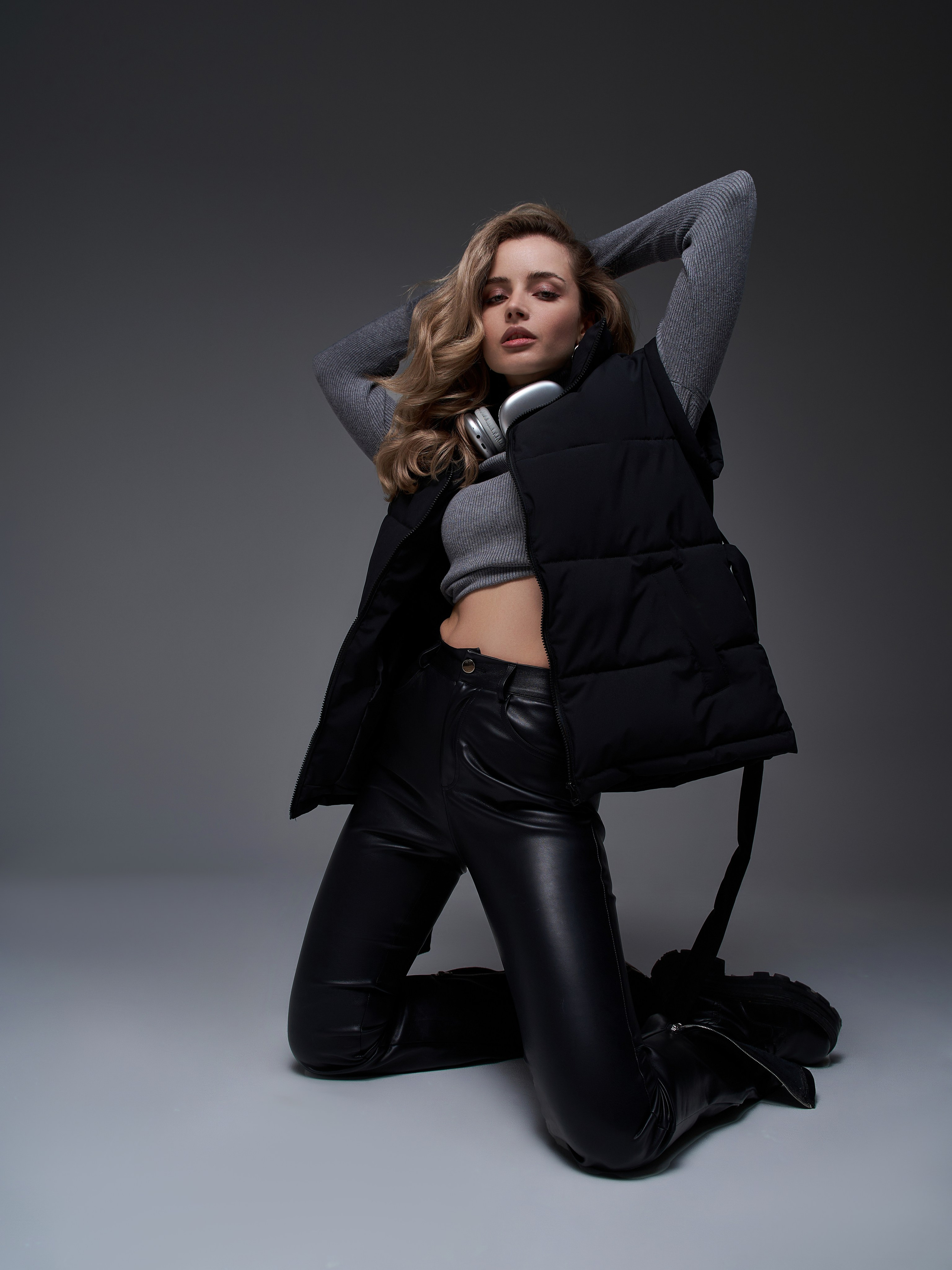 Желетки женские. Фотограф для маркетплейсов в Москве