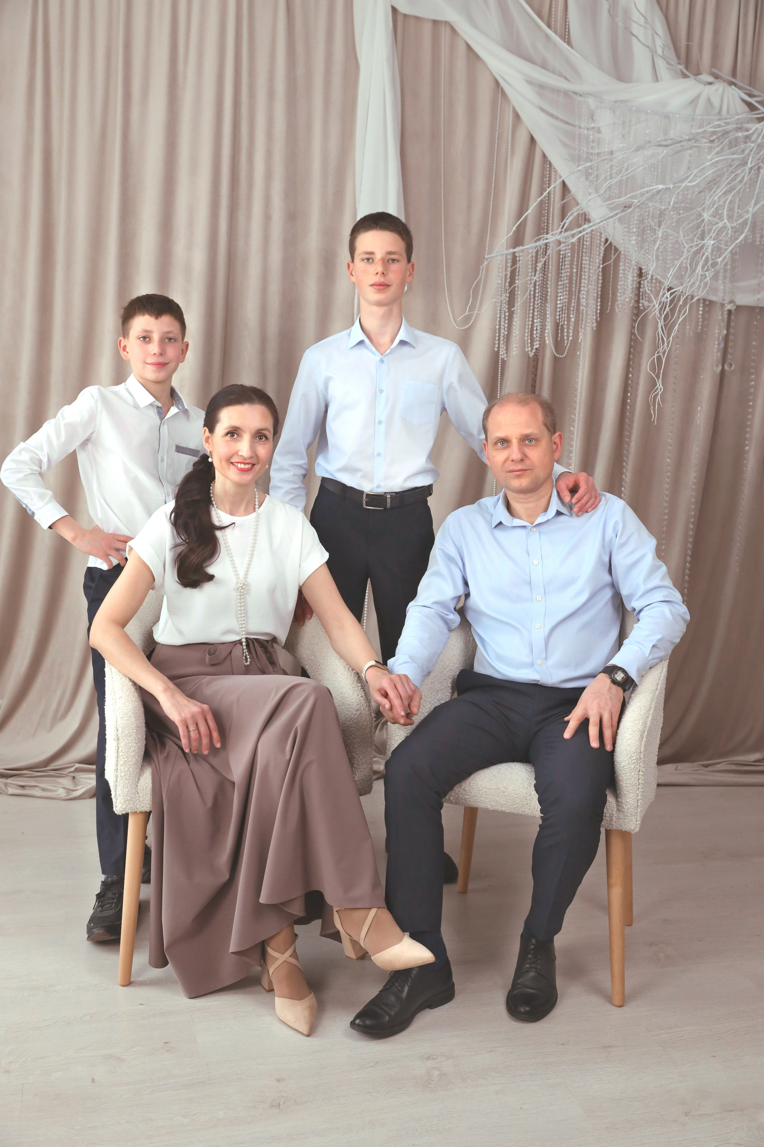 Семейная фотосессия в студии. Семейный и школьный фотограф в Краснодаре Юлия Избенко. Выпускные альбомы Краснодар