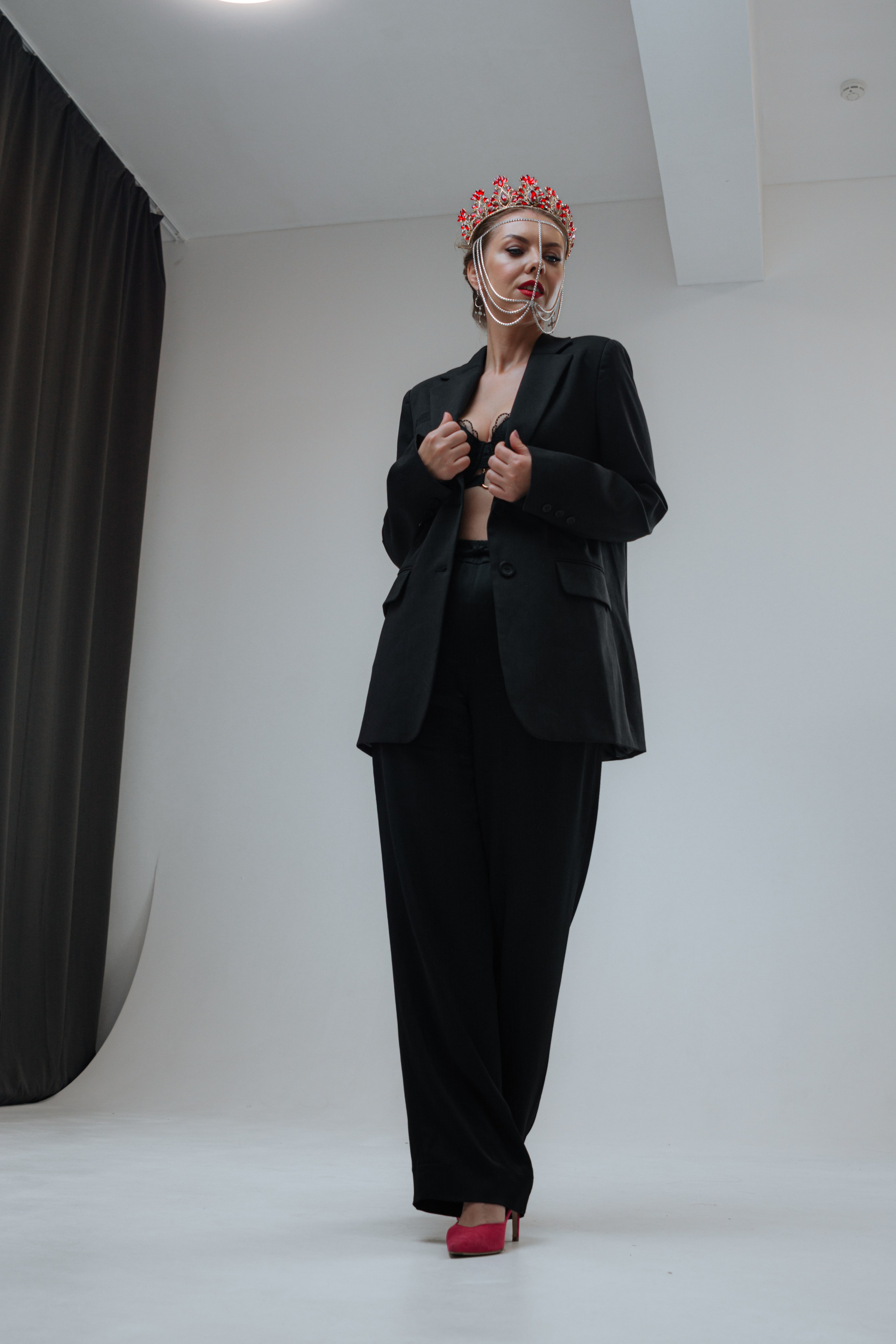 Фотосессия Superwoman Натальи и Светланы для афишы. Портретный фотограф в Санкт-Петербурге Дмитриева Наталия