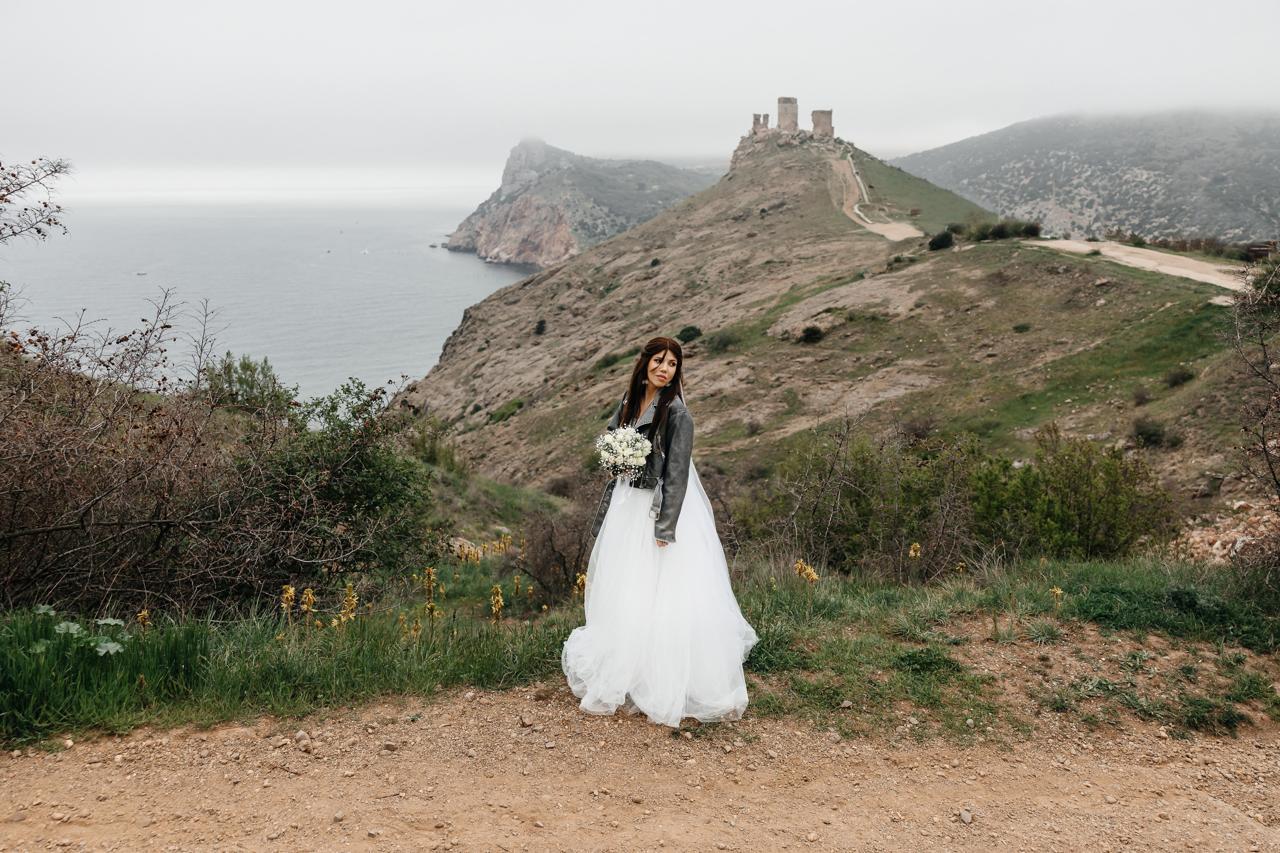 Анонс свадьбы Маргариты и Андрея. Туман на холмах Балаклавы. Свадебный фотограф в Крыму и Севастополе Ольга Баскакова