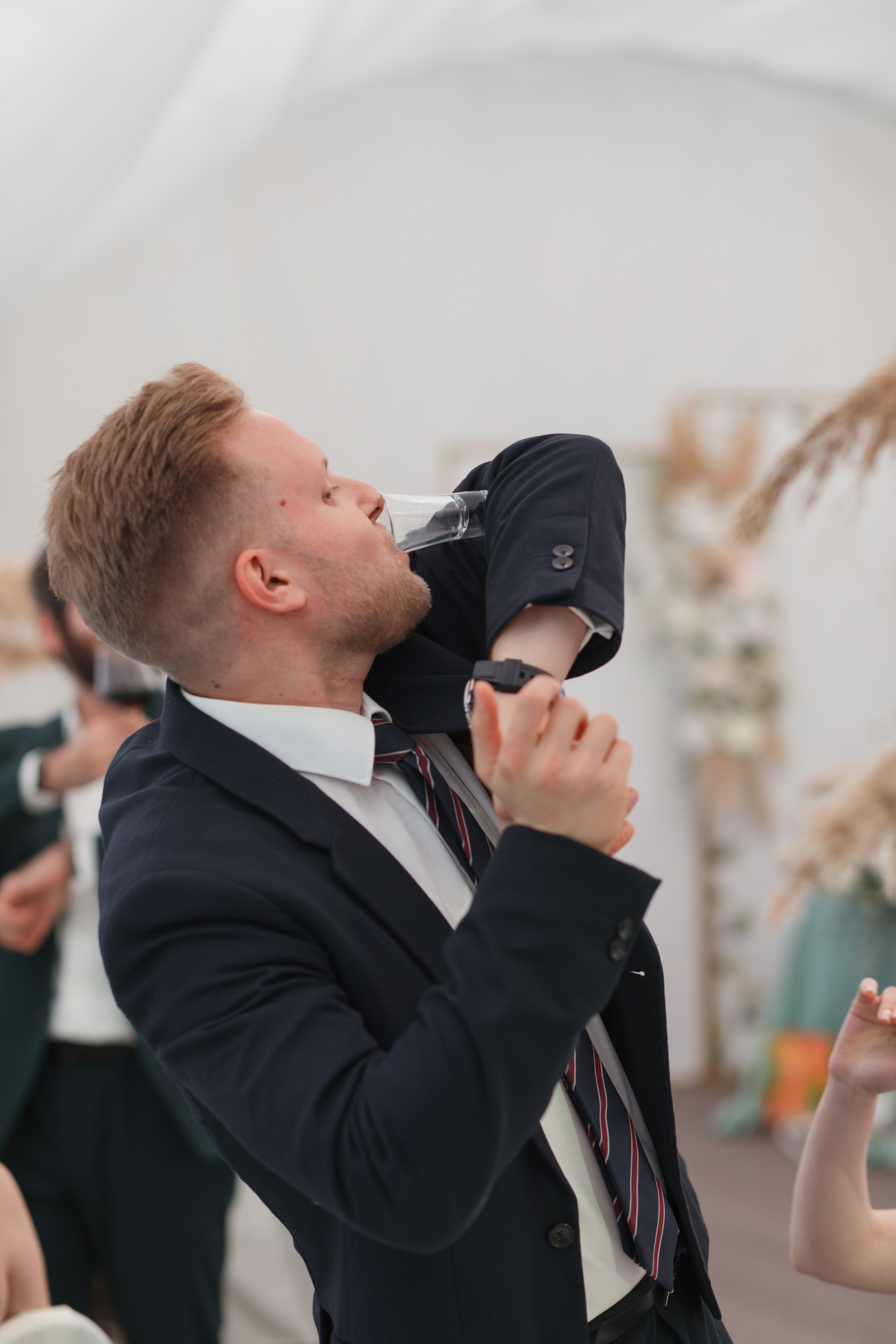 Летняя свадьба за городом. Свадебный фотограф в Москве Аля Загирова