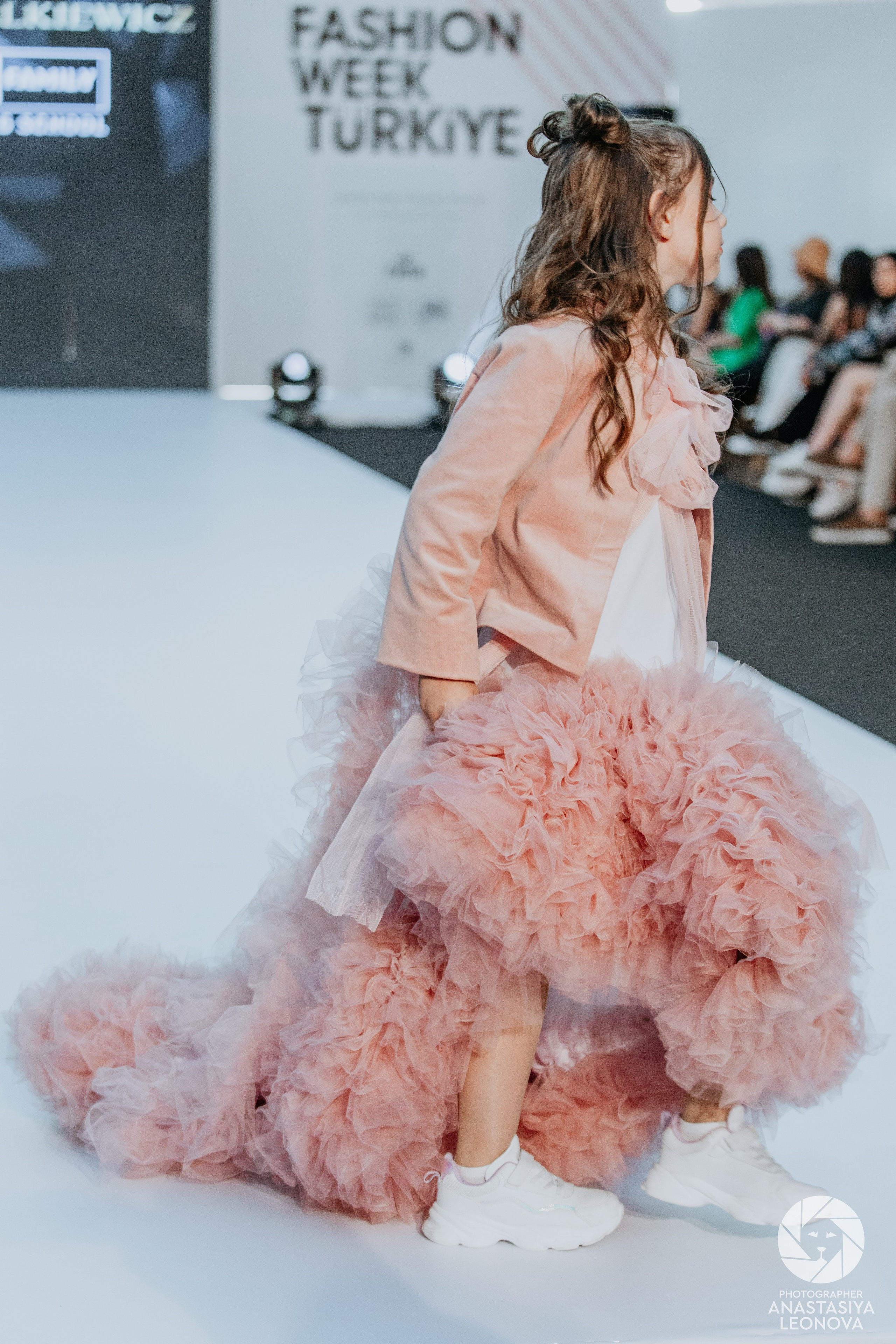 Fashion Week Türkiye [spring, 2025]. Anastasia Leonowa