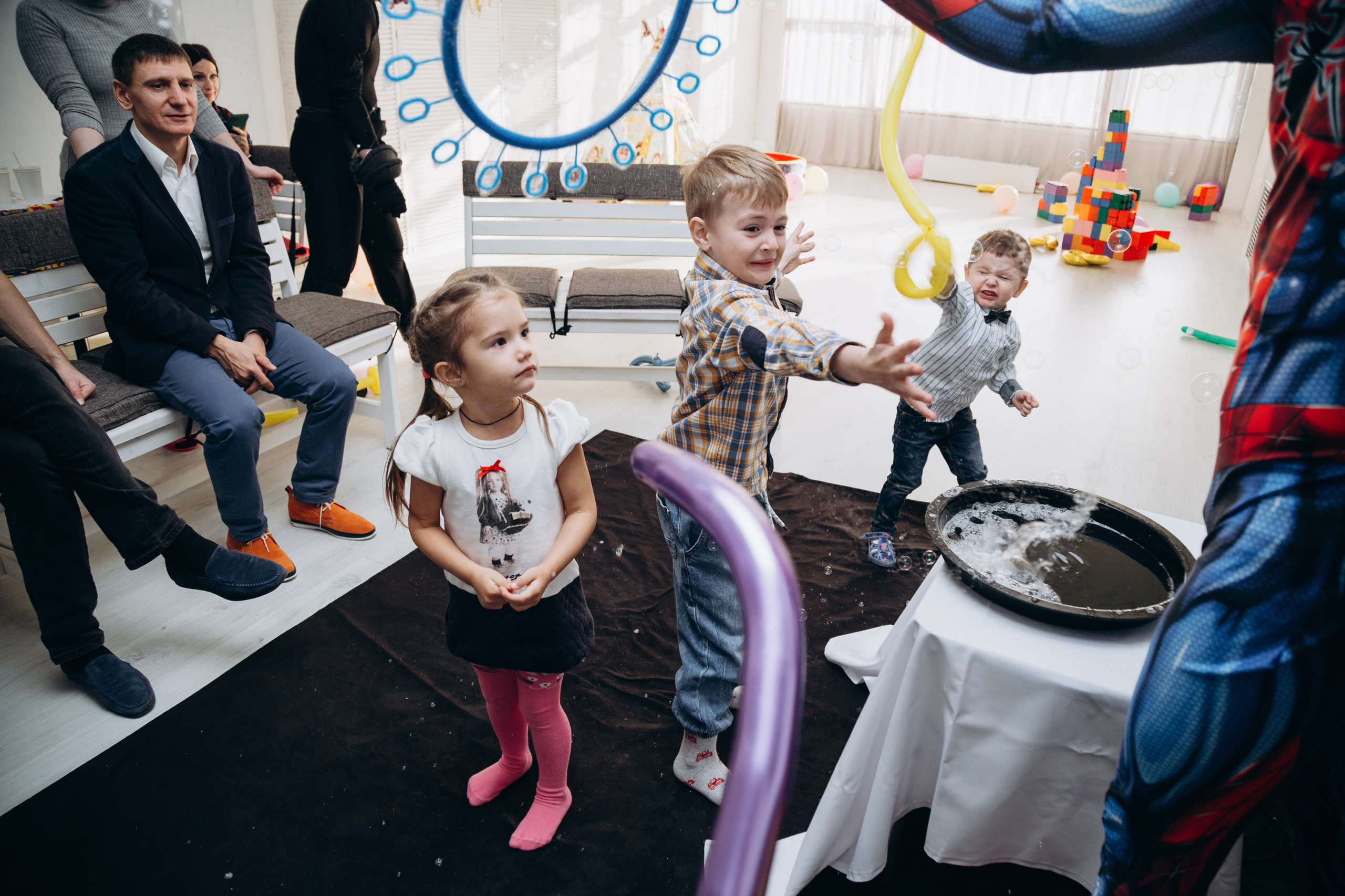 Шоу программы на детский праздник в Петропавловске-Камчатском. НиМиРоК — Праздничное агентство в Петропавловске-Камчатском