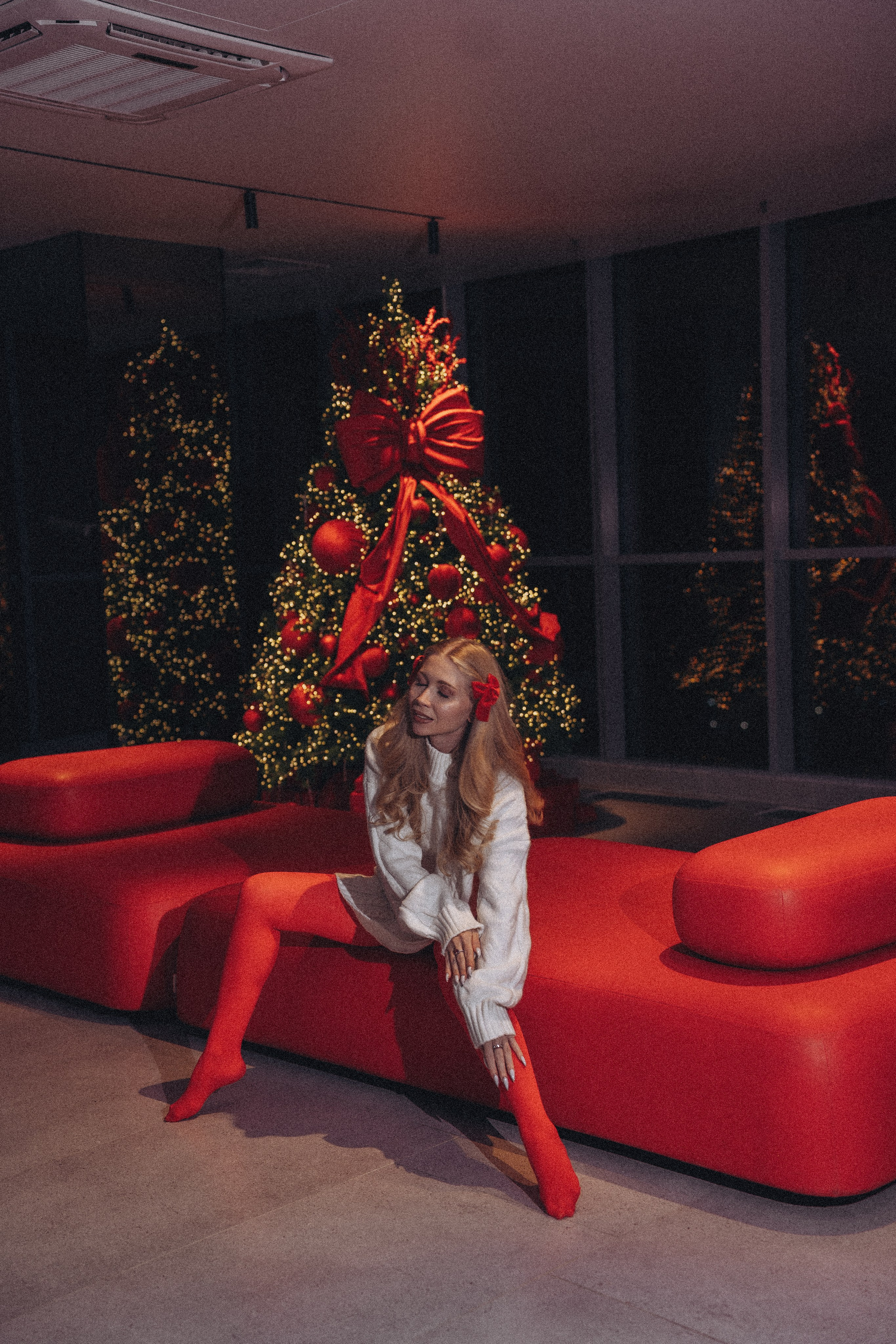 ФОТОСЕССИЯ К НОВОМУ ГОДУ В СТУДИИ С ЕЛОЧКОЙ КРАСИВЫЙ ОБРАЗ. Профессиональный фотограф, Санкт-Петербург — Виктория Богомолова