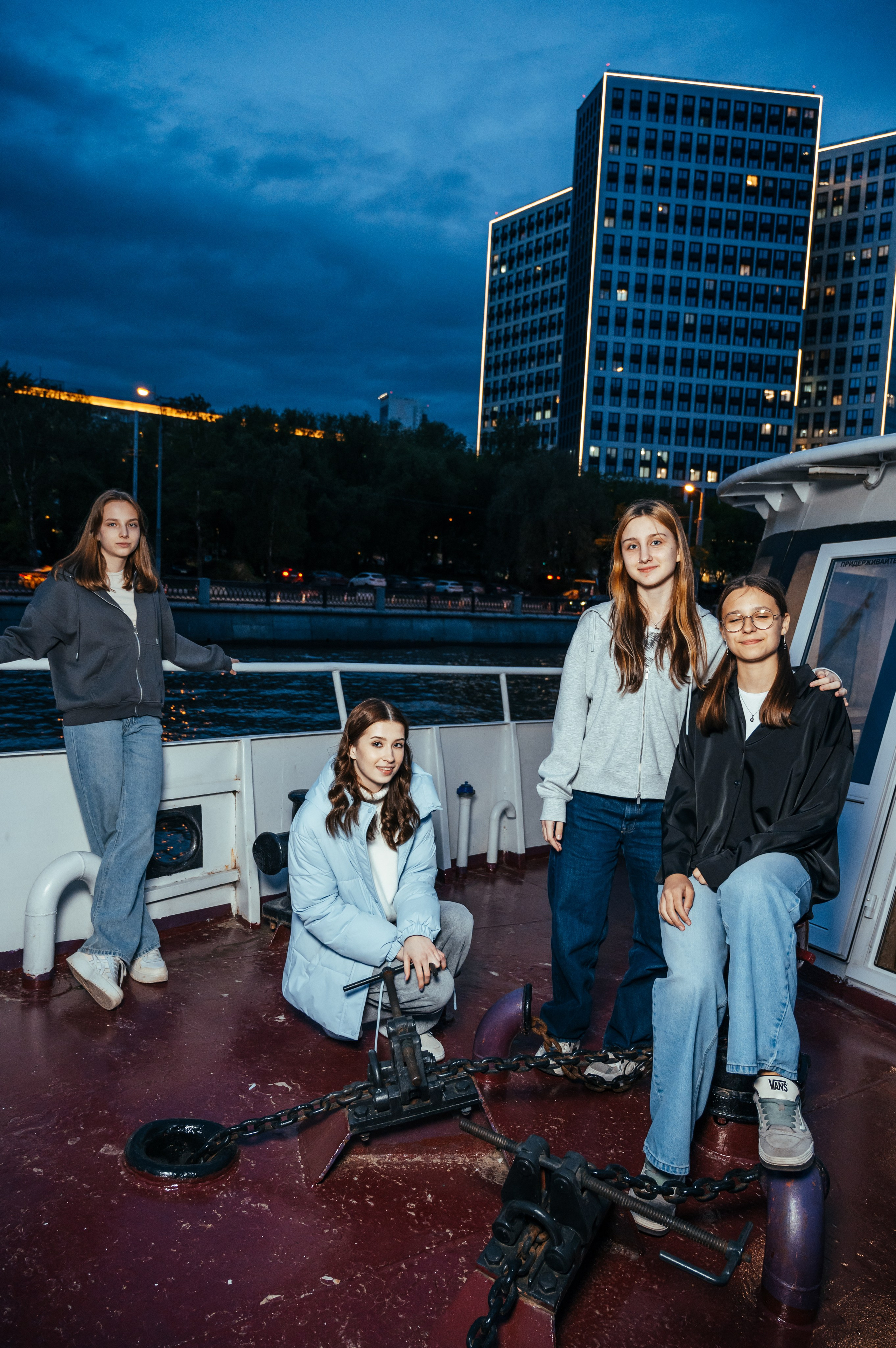 Последний звонок. Анастасия Петрович фотограф, фотокорреспондент в Москве и Санкт-Петербурге. Фотосъёмка репортажа, мероприятия, корпоративная съёмка, контент