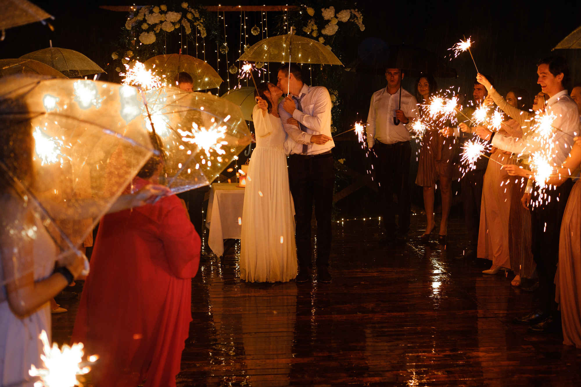 Свадьба в дождь Владивосток. Свадебный фотограф во Владивостоке и Славянке