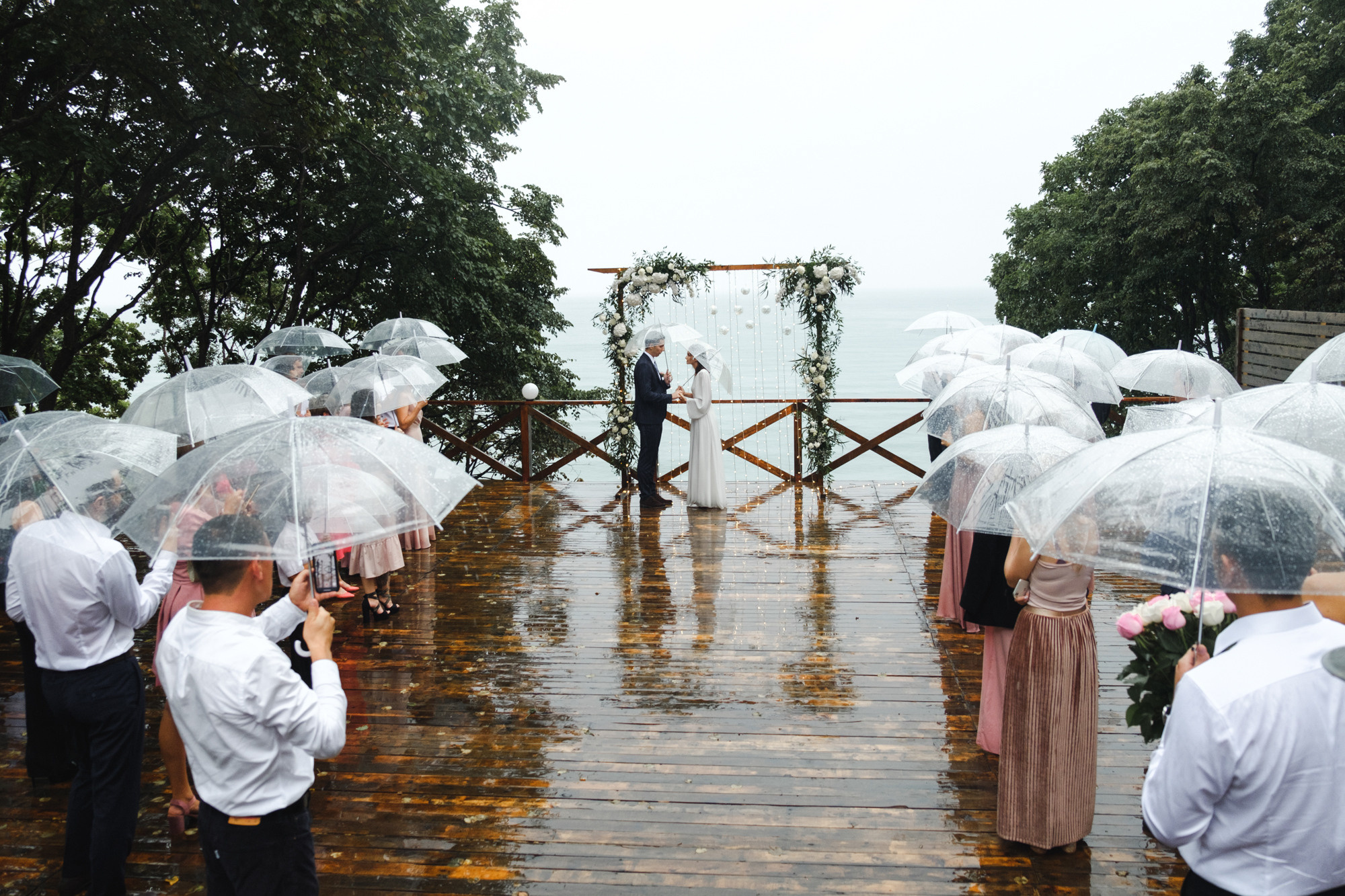 свадьба в дождь владивосток