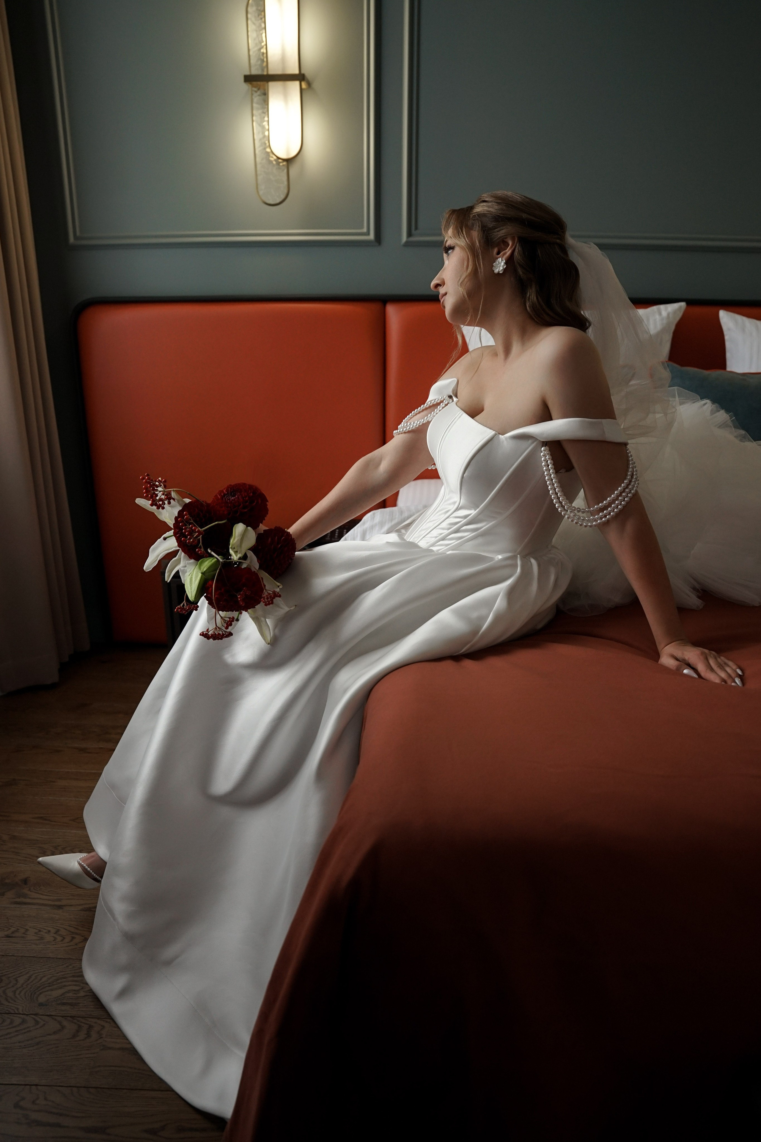 Кристина и Андрей: лавстори в гостинице и динамичный банкет. Фотограф в Иркутске