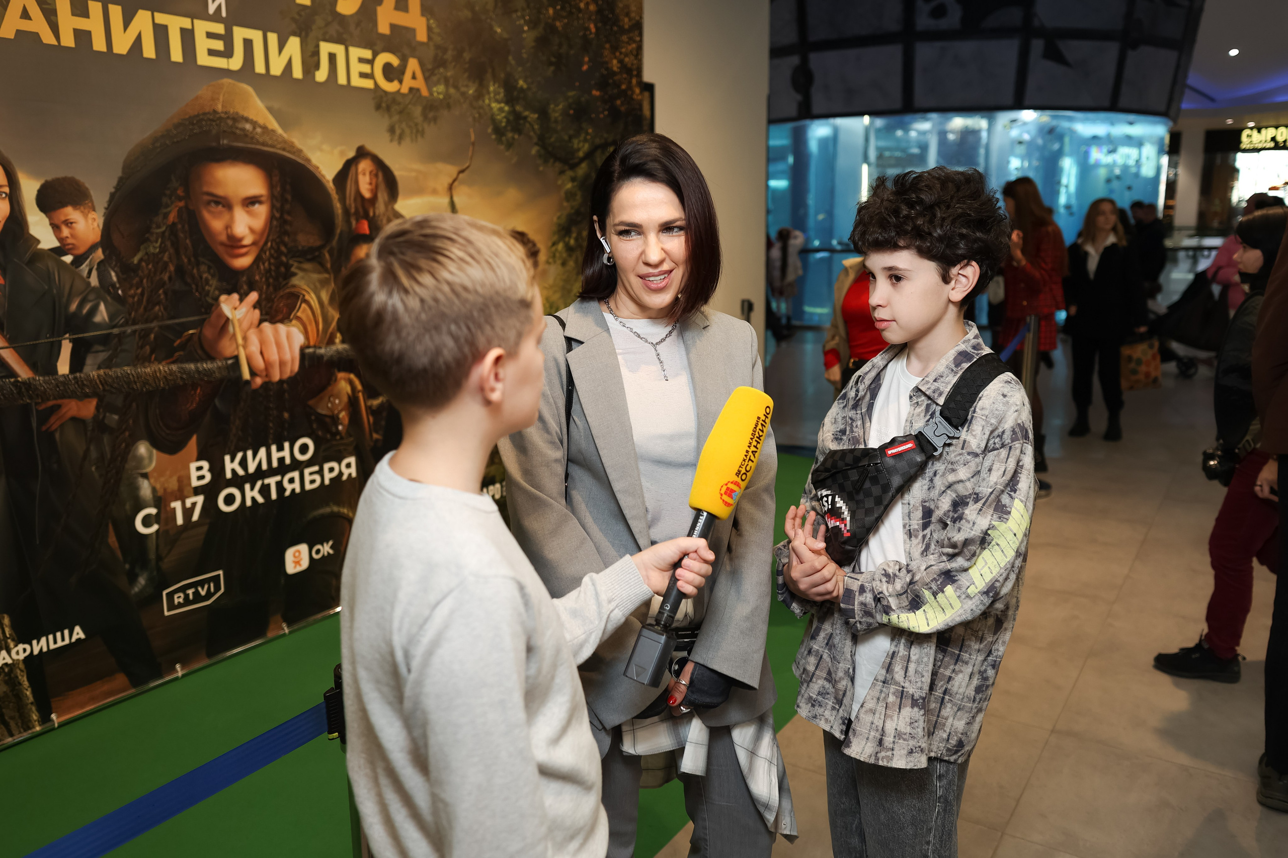 Школа «Останкино» на премьере Робин Гуд. Репортажный фотограф видеограф в Москве Ольга Плаксина