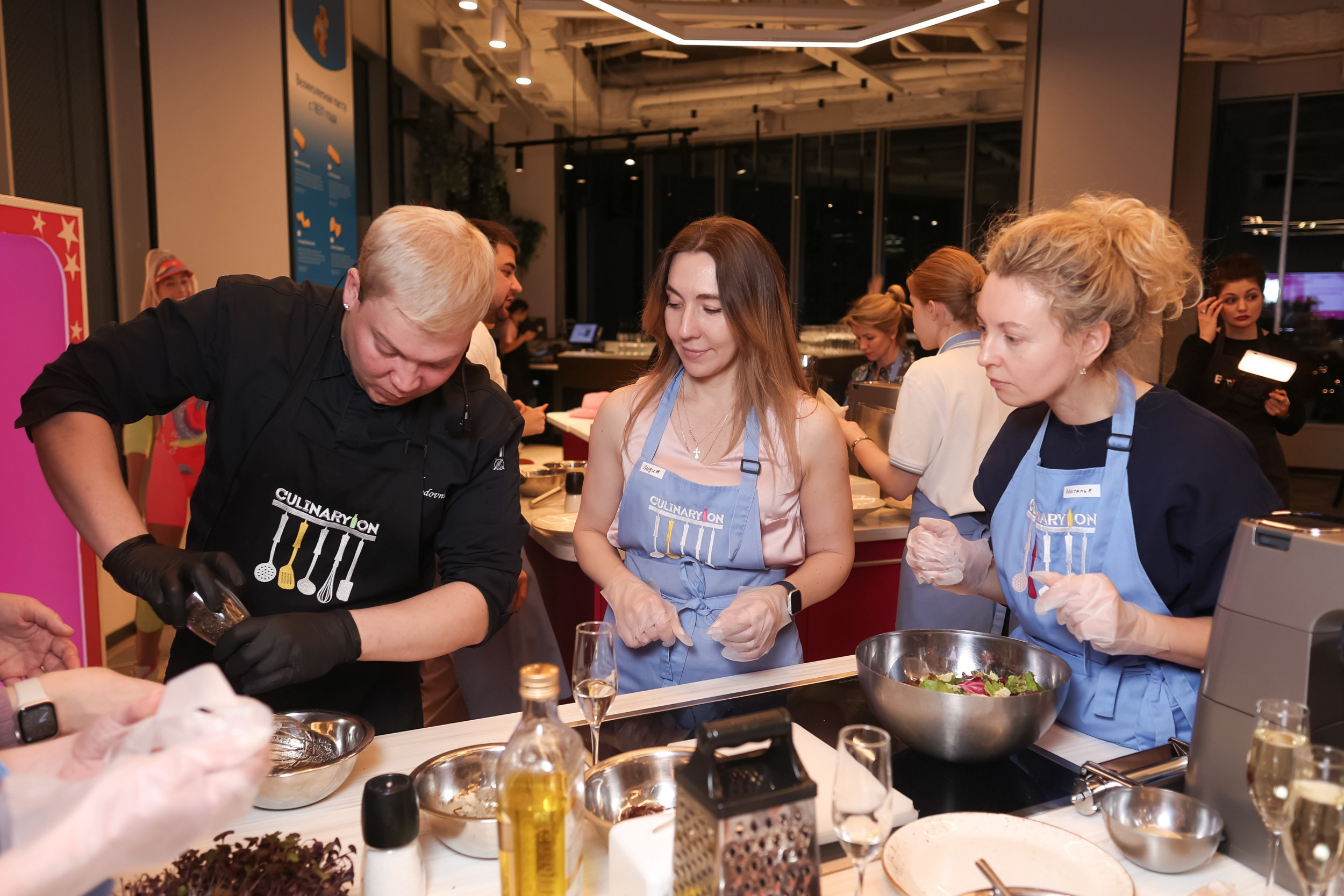 Вечеринка 8 марта в EventyOn. Репортажный фотограф видеограф в Москве Ольга Плаксина