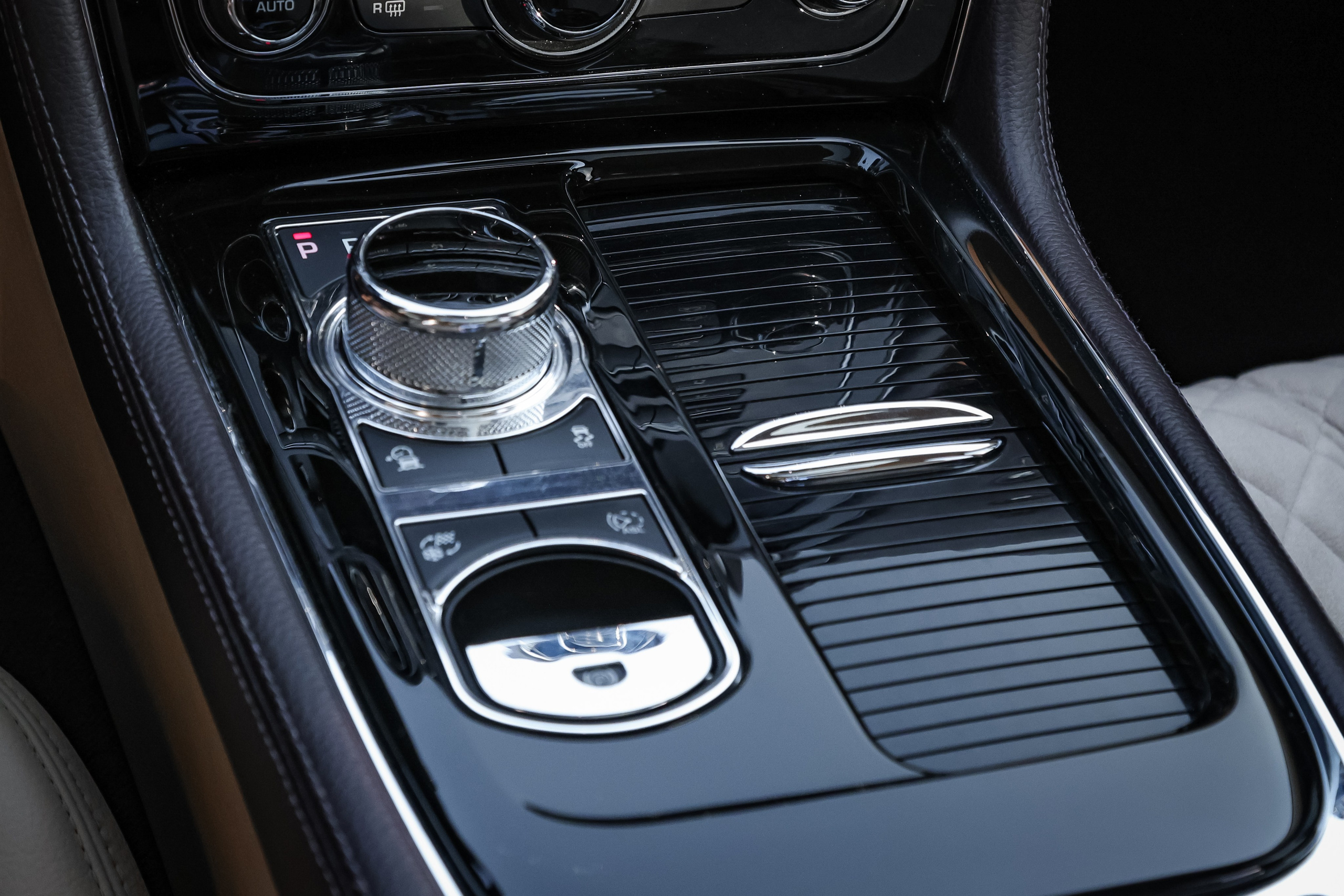 2017 JAGUAR XJ. Mixturecaptures