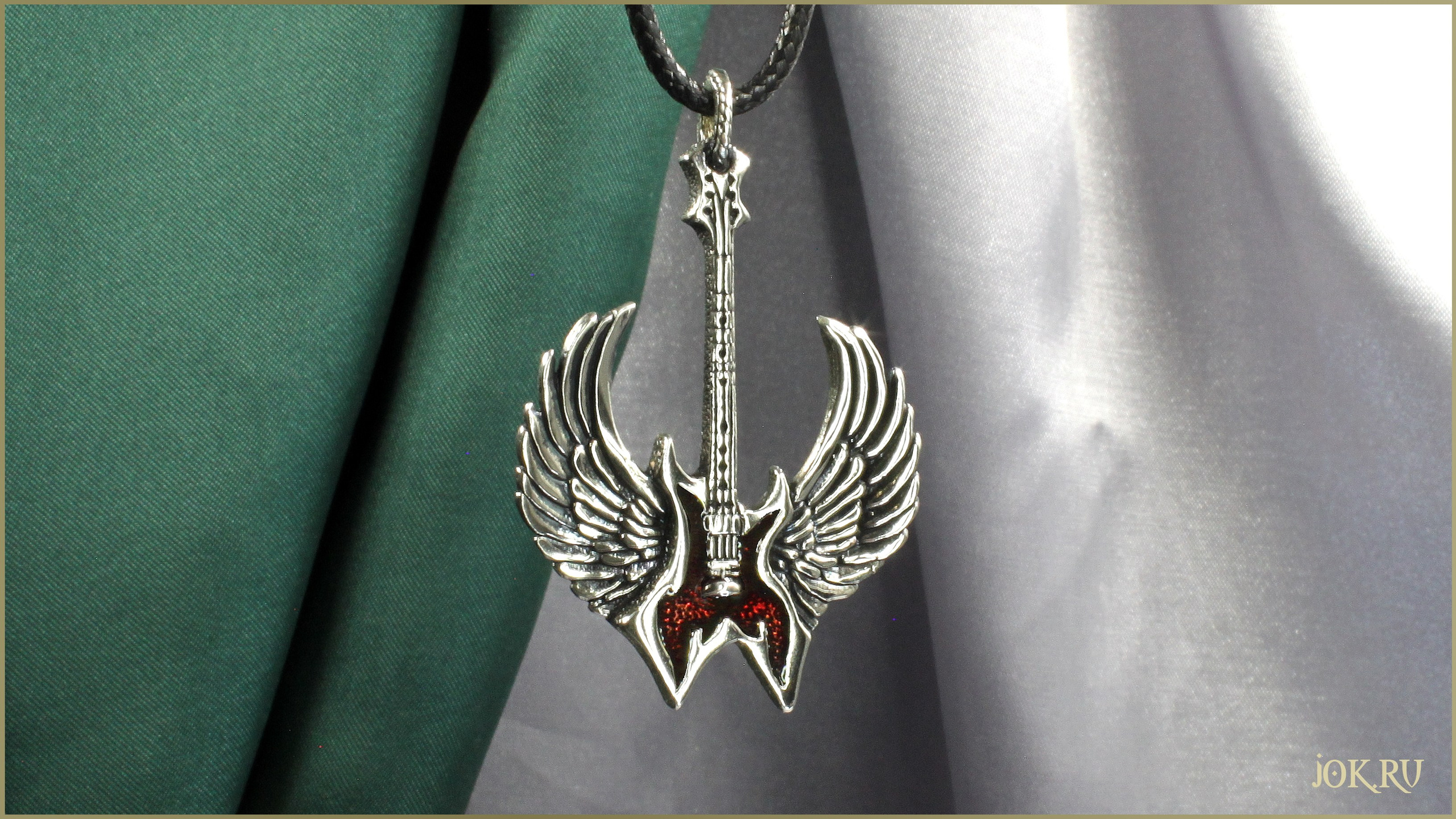 Магазин рок атрибутики Joker-studio предлагает большой ассортимент музыкальных подвесок для любителей рока 