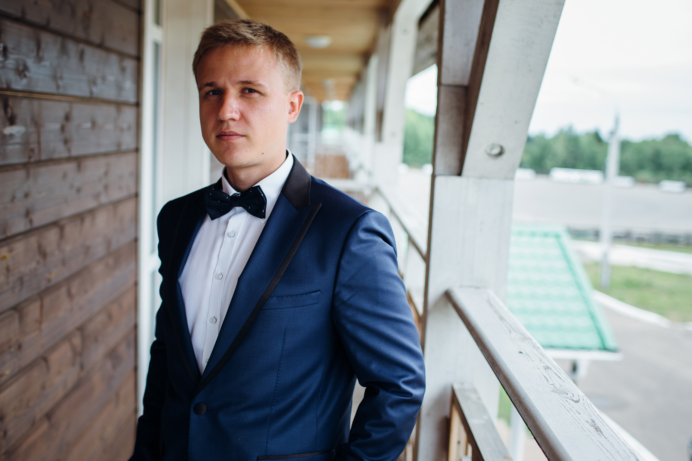 Портрет жениха на болконе.