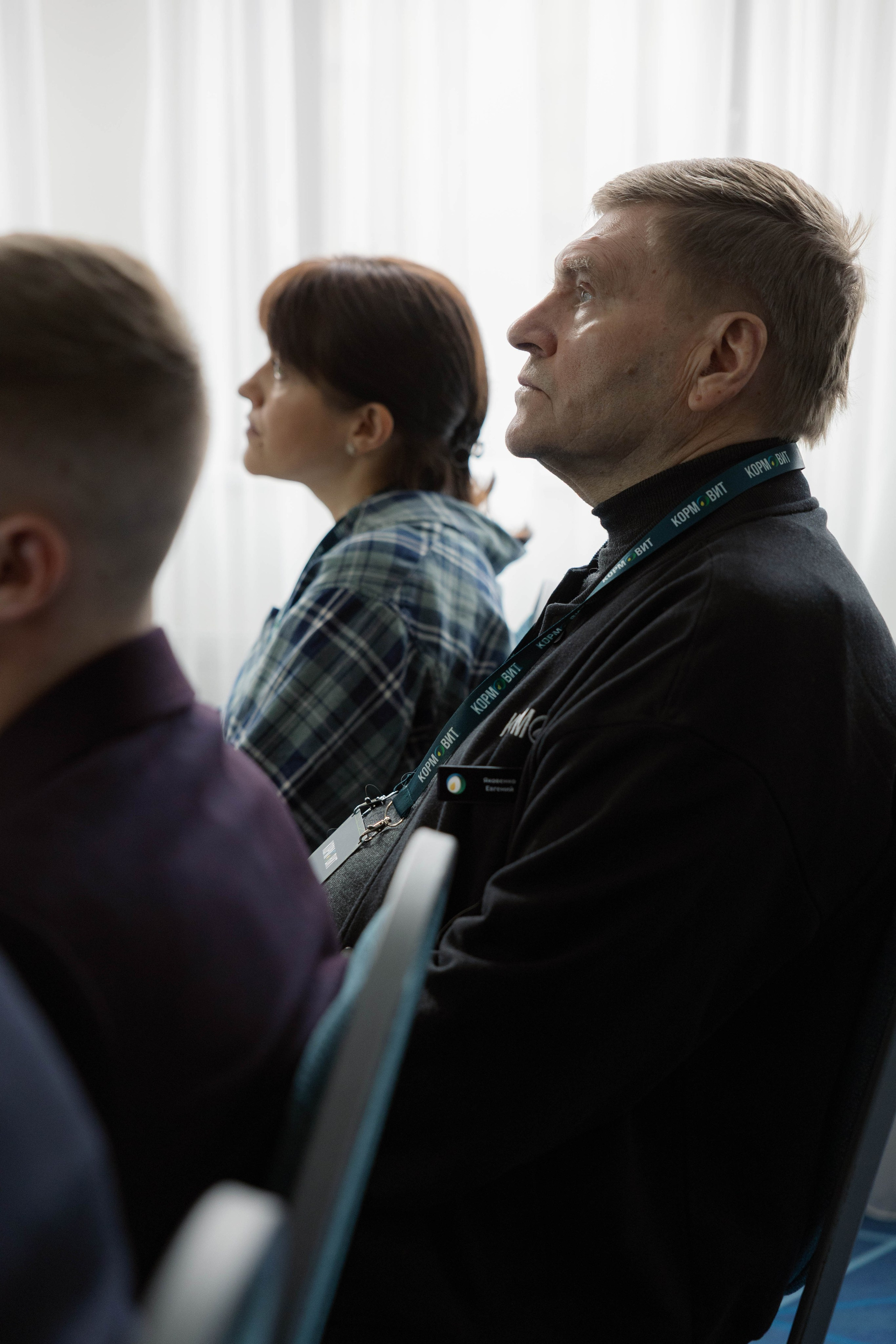 Конференция и ужи. Кормовит. Роза хутор. Фотограф Юсова Мария