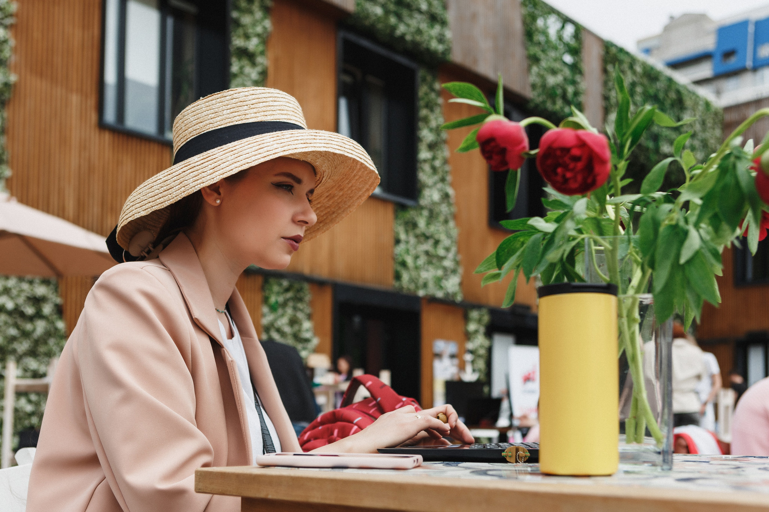 Моменты: Съёмка букета невесты в ТРЦ Большой, Ростов-на-Дону. Свадебный и семейный фотограф в Таганроге Бакарюк Антон