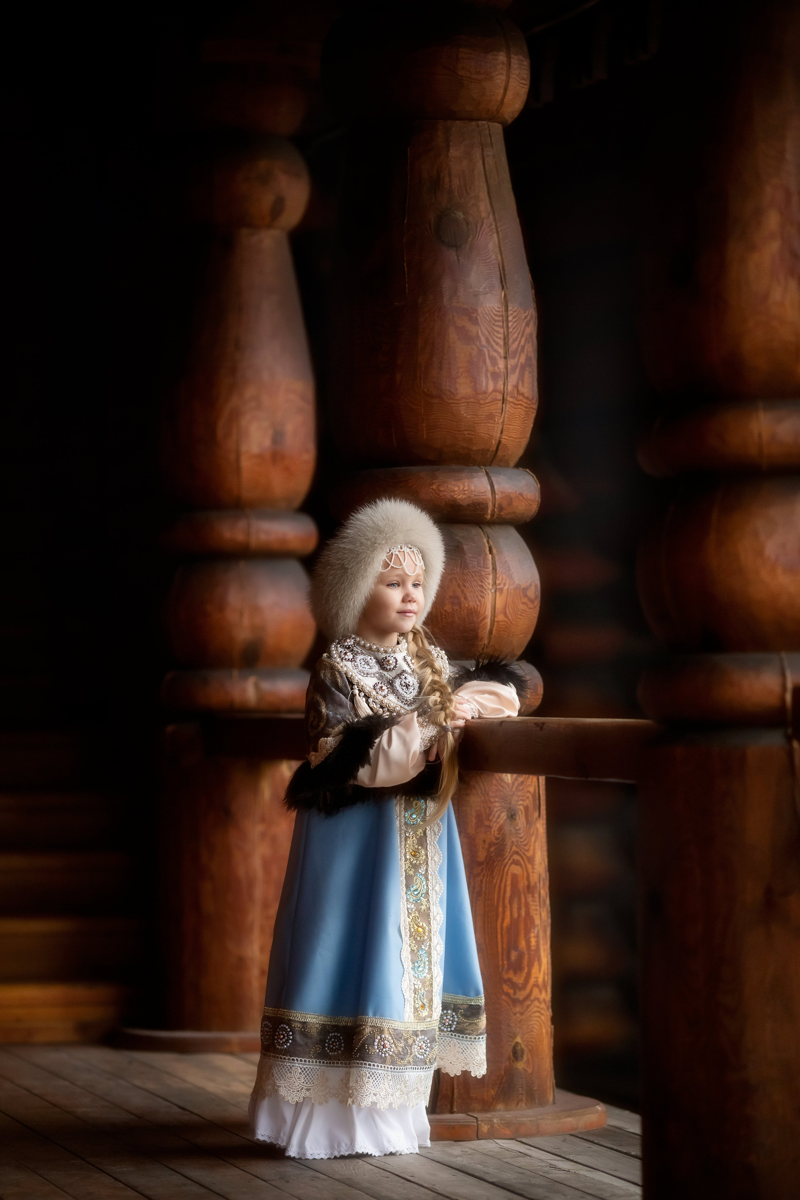 A24. Дизайнер костюмов и украшений, фотограф