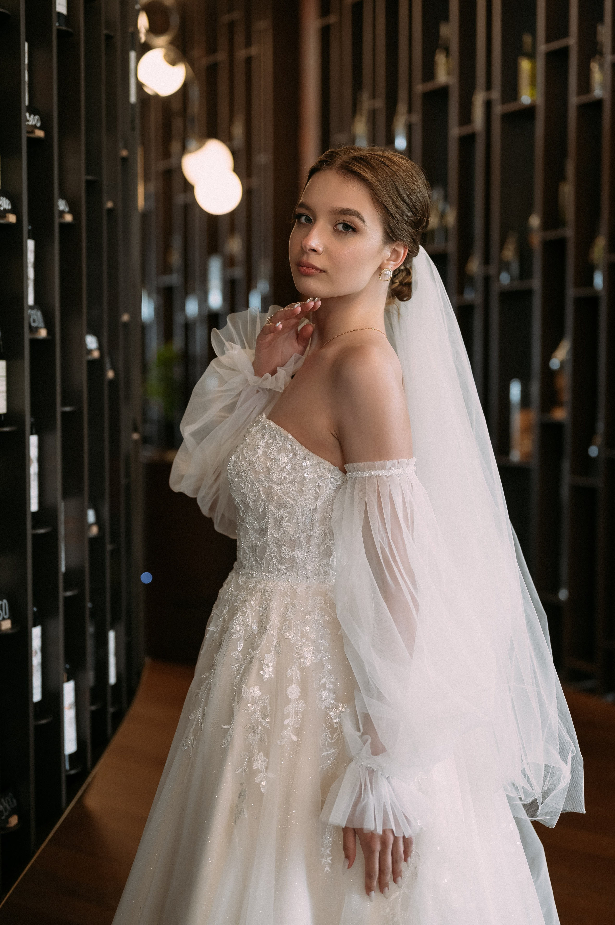 Свадебное утро и прогулка красивой яркой пары. Свадебный и семейный фотограф в Симферополе Дарья Маркова