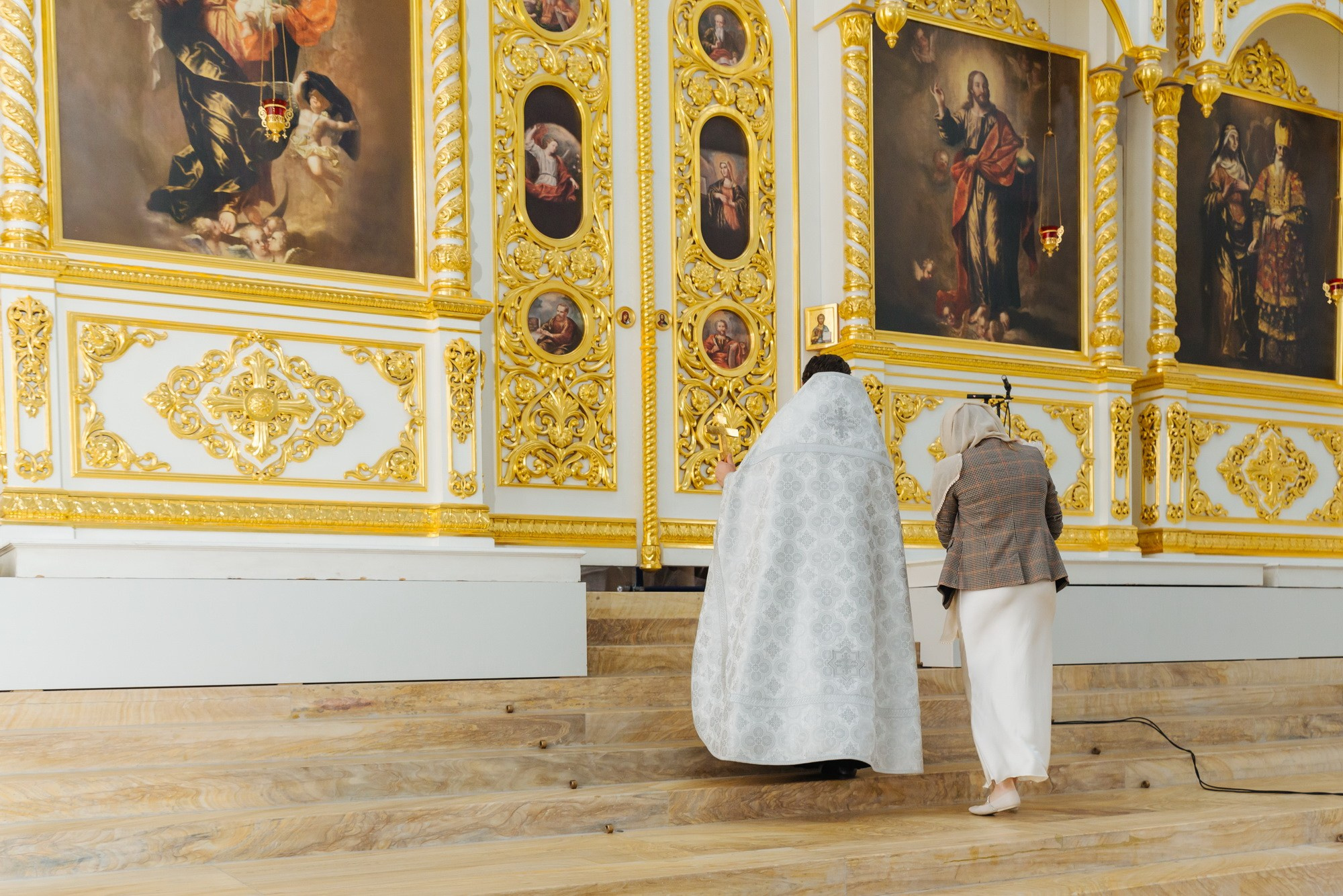 Смольный собор крещение сколько стоит, где провести крещение спб, душевный батюшка смольный собор, цена крестин, где покреститься взрослому