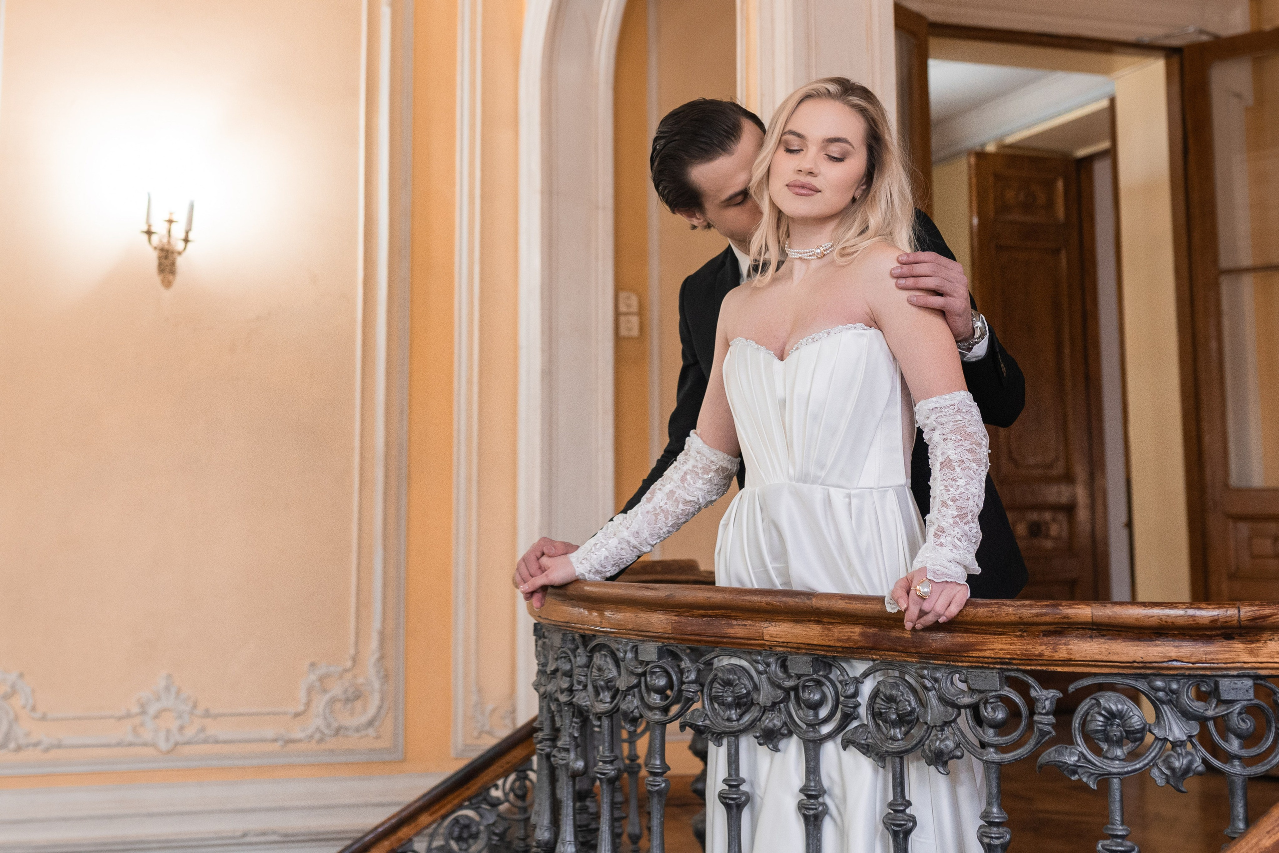 Свадебная фотосессия в Пушкинской библиотеке. Свадебный фотограф в Москве Анна Полушина