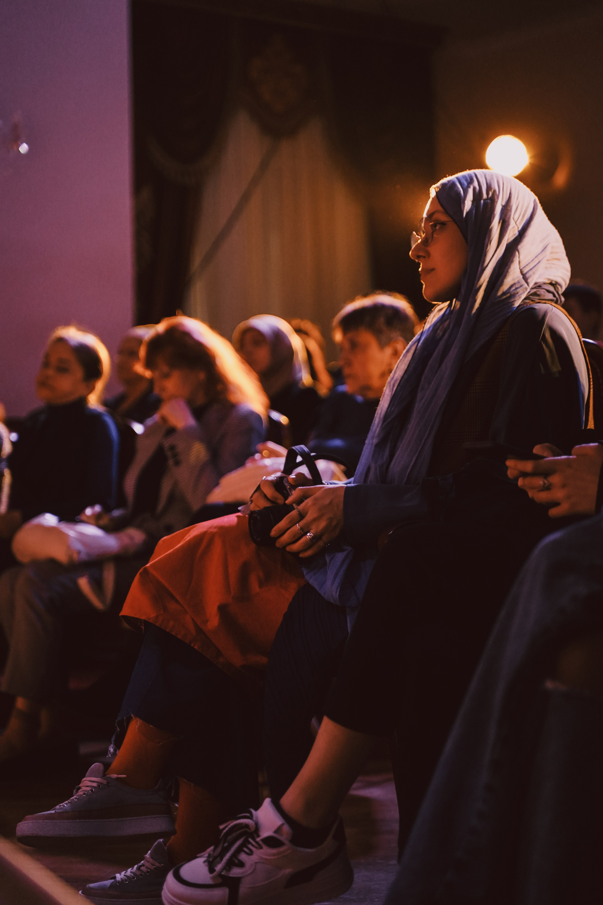 Поэтический вечер. Амина Абасова — индивидуальный фотограф в Махачкале, Дагестан