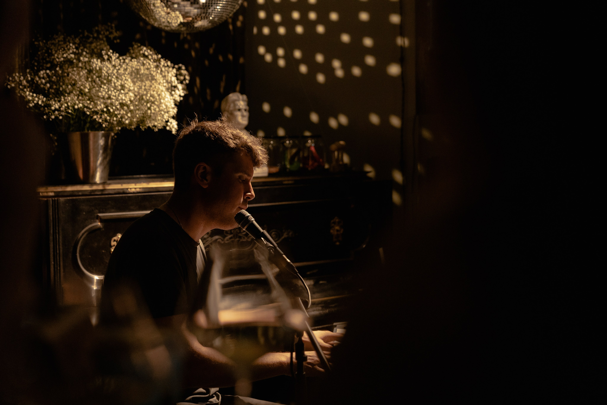 Pavel Artemiev (Artemiev Band). Cabaret SHUM. Фотограф Ирина Соколенко Санкт-Петербург