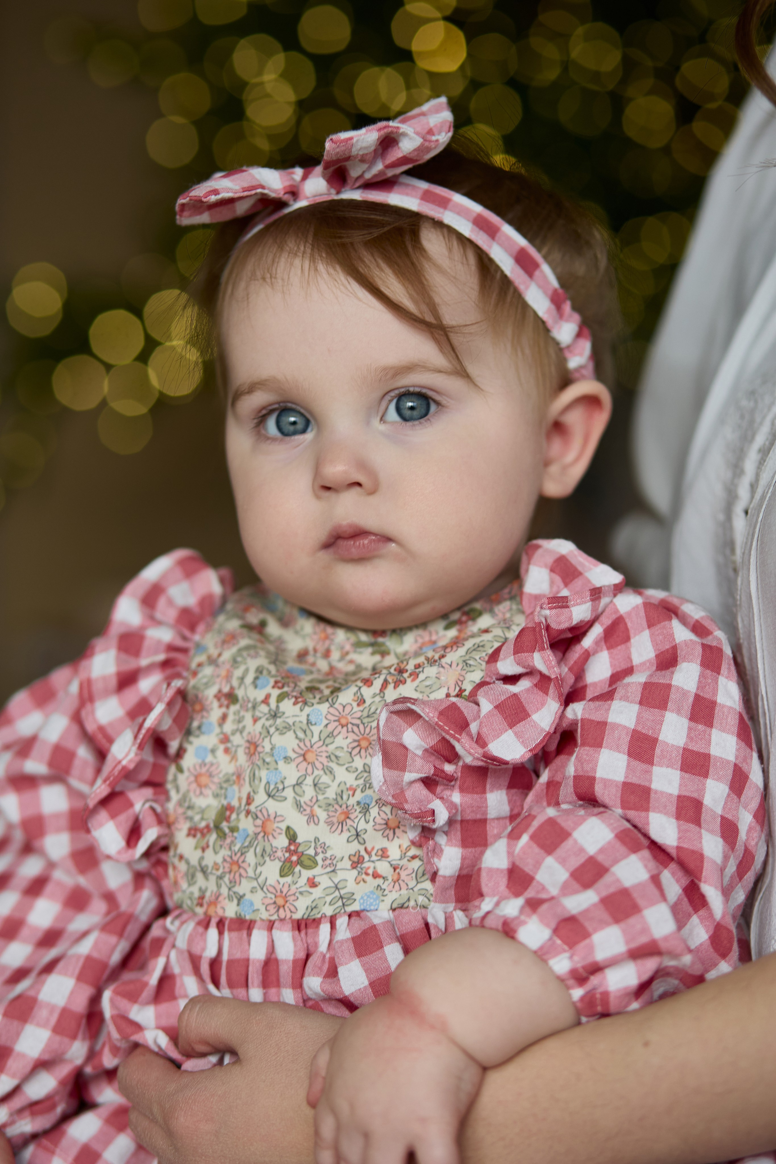 Новогодняя семейная фотосессия на годик в студии Forest