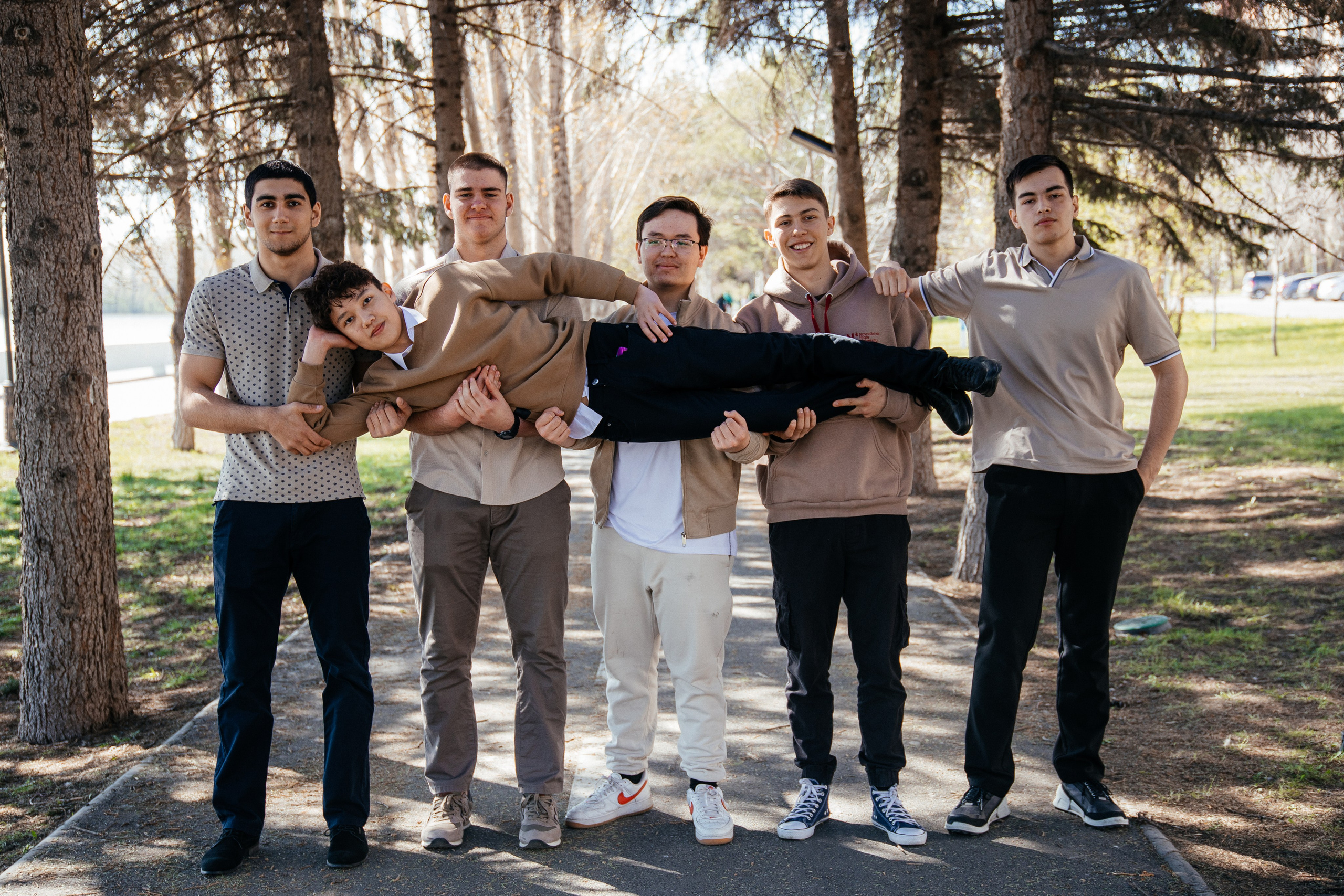 Фото на улице. Выпускные альбомы и виньетки в г. Усть-Каменогорск и ВКО