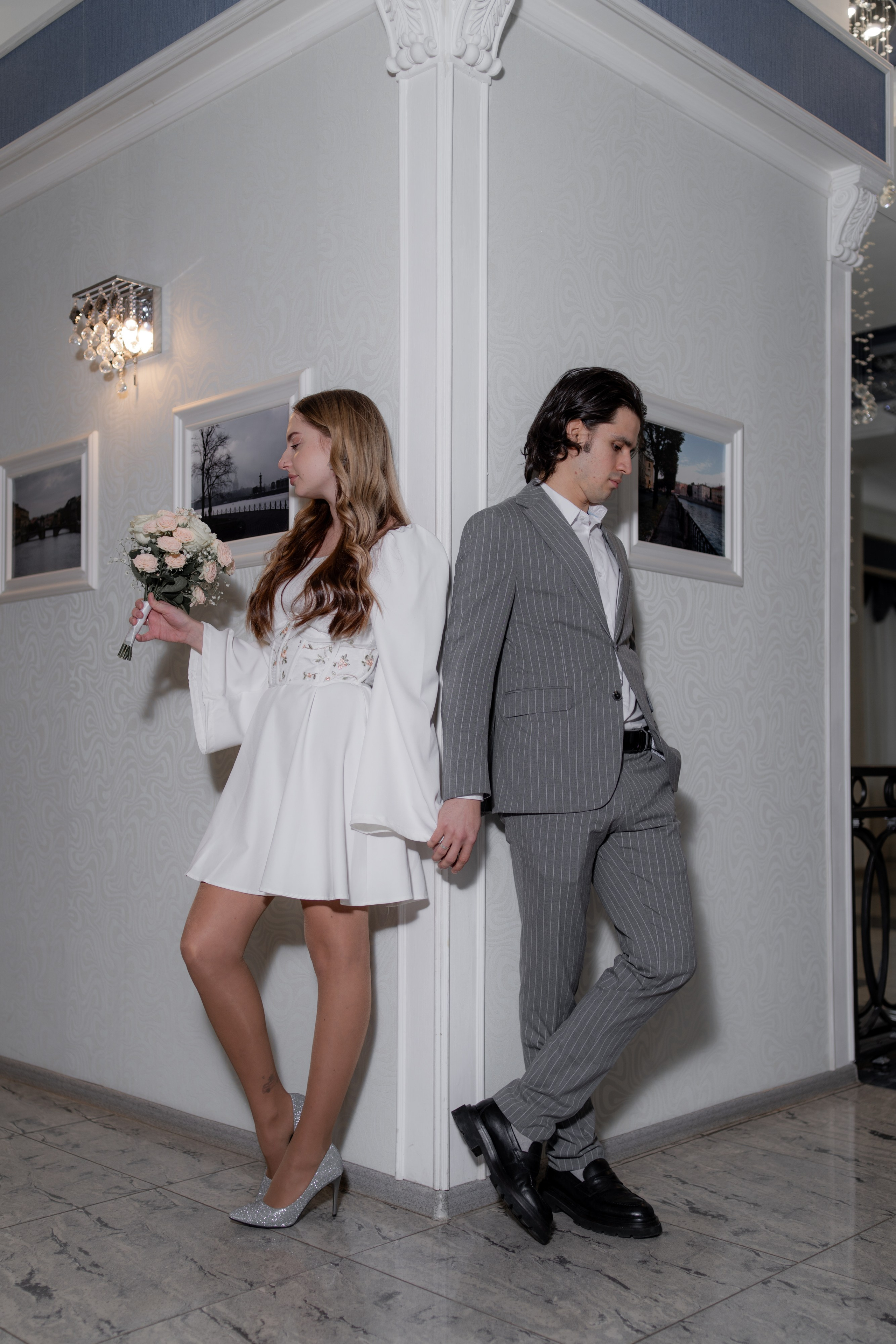 Жених и невеста в загсе Невского района на Октябрьской набережной в Санкт-Петербурге