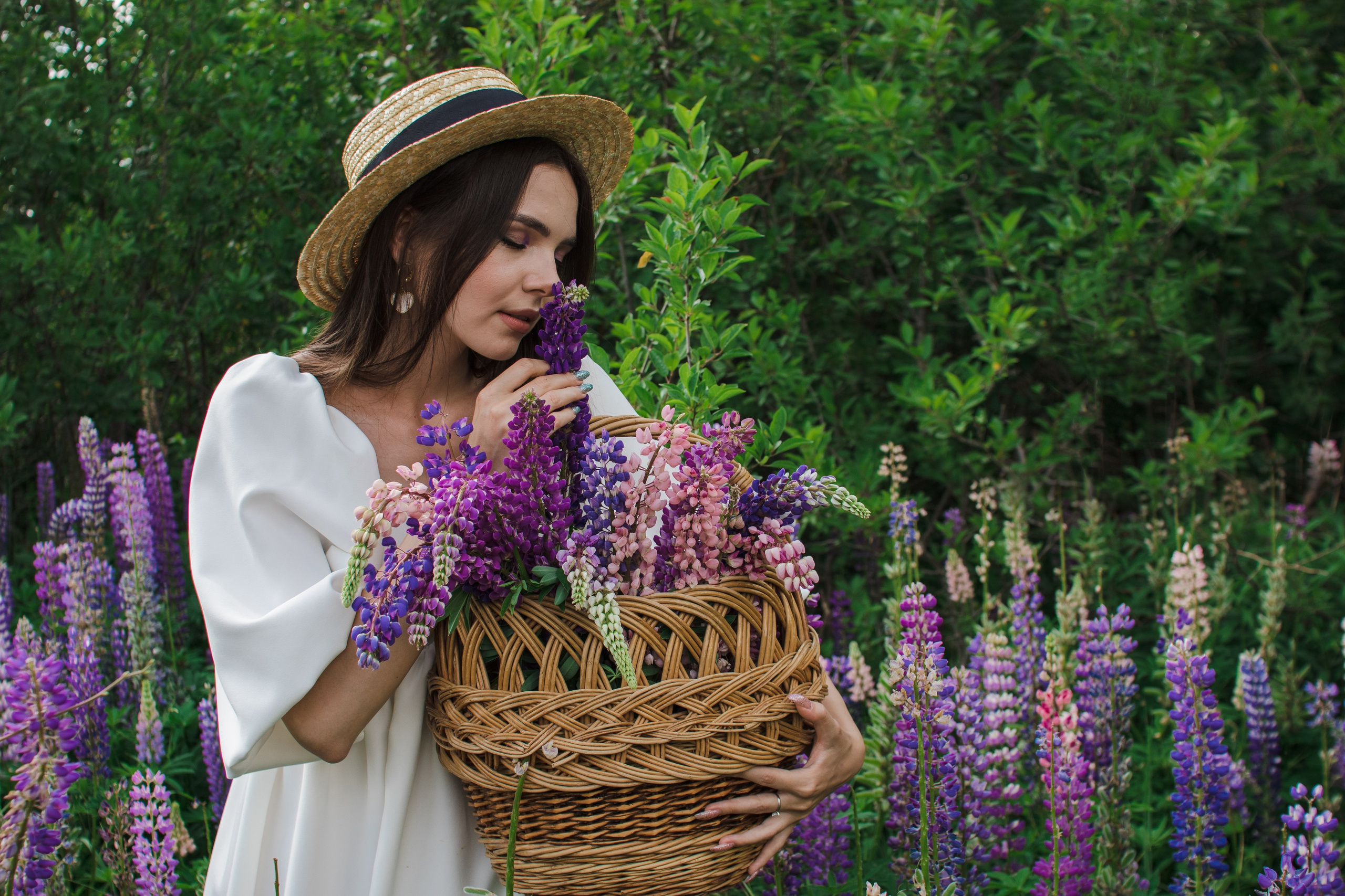 Девушках в люпинах