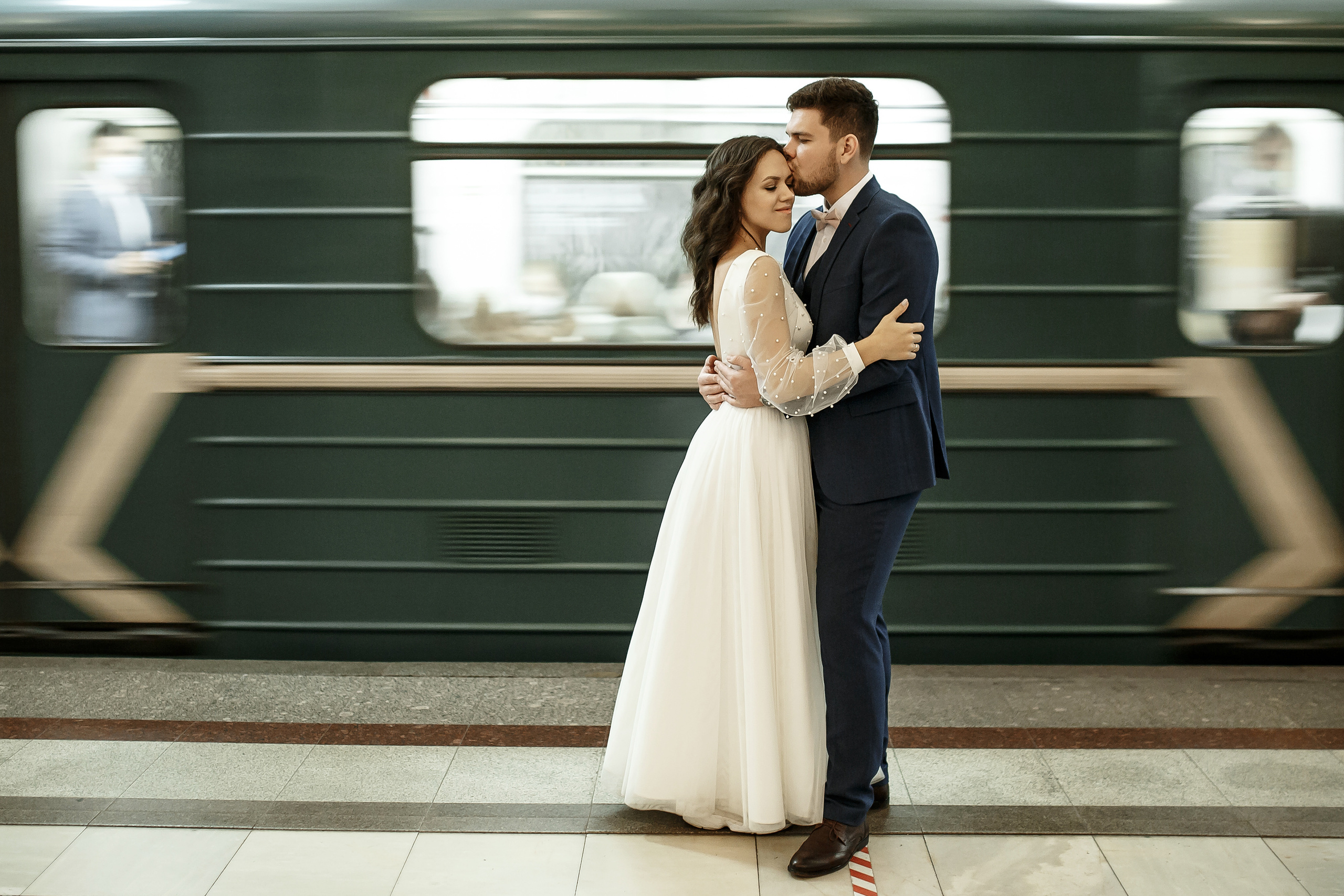 Лавстори в метро. Свадебный фотограф Колесников Антон