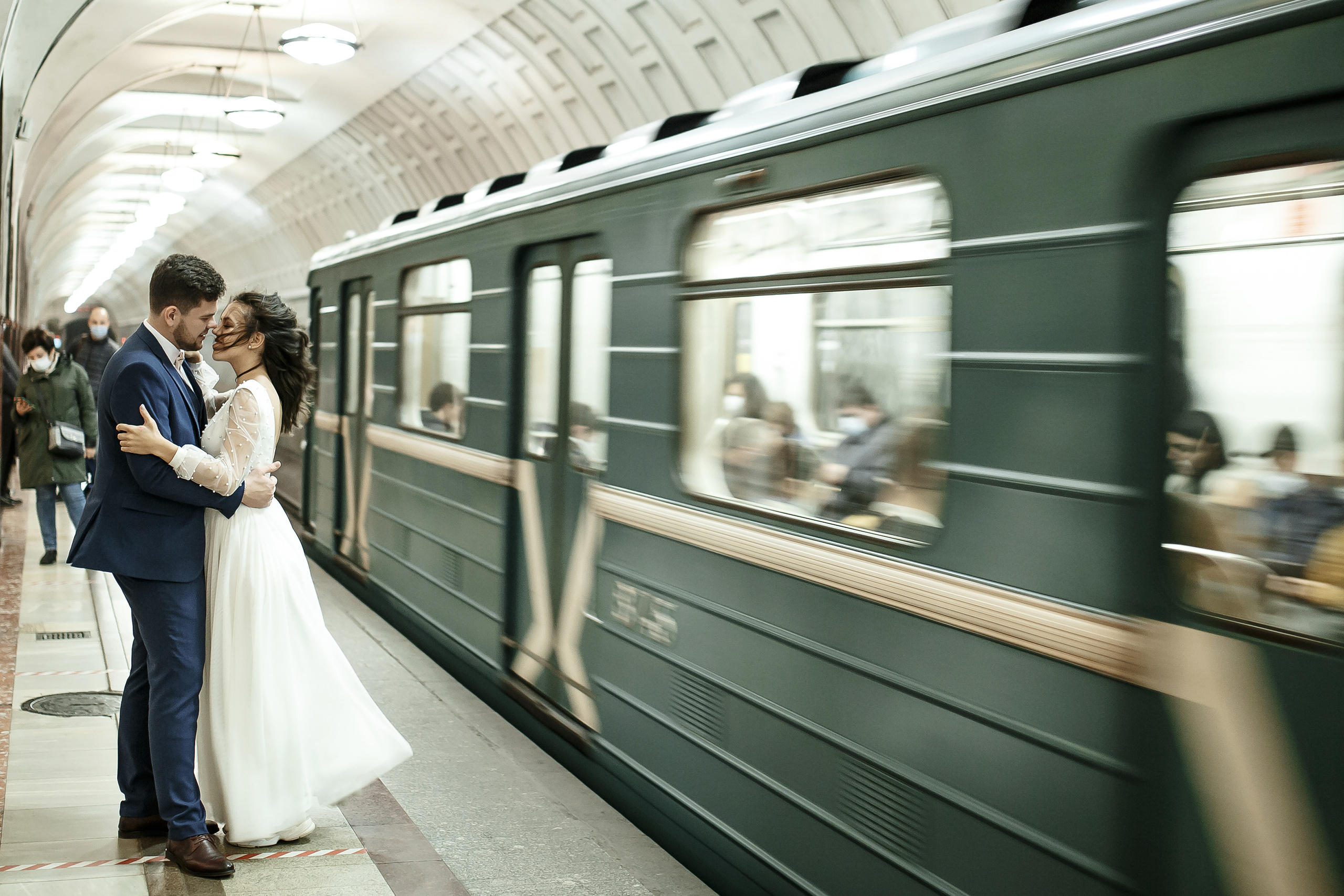 Лавстори в метро. Свадебный фотограф Колесников Антон